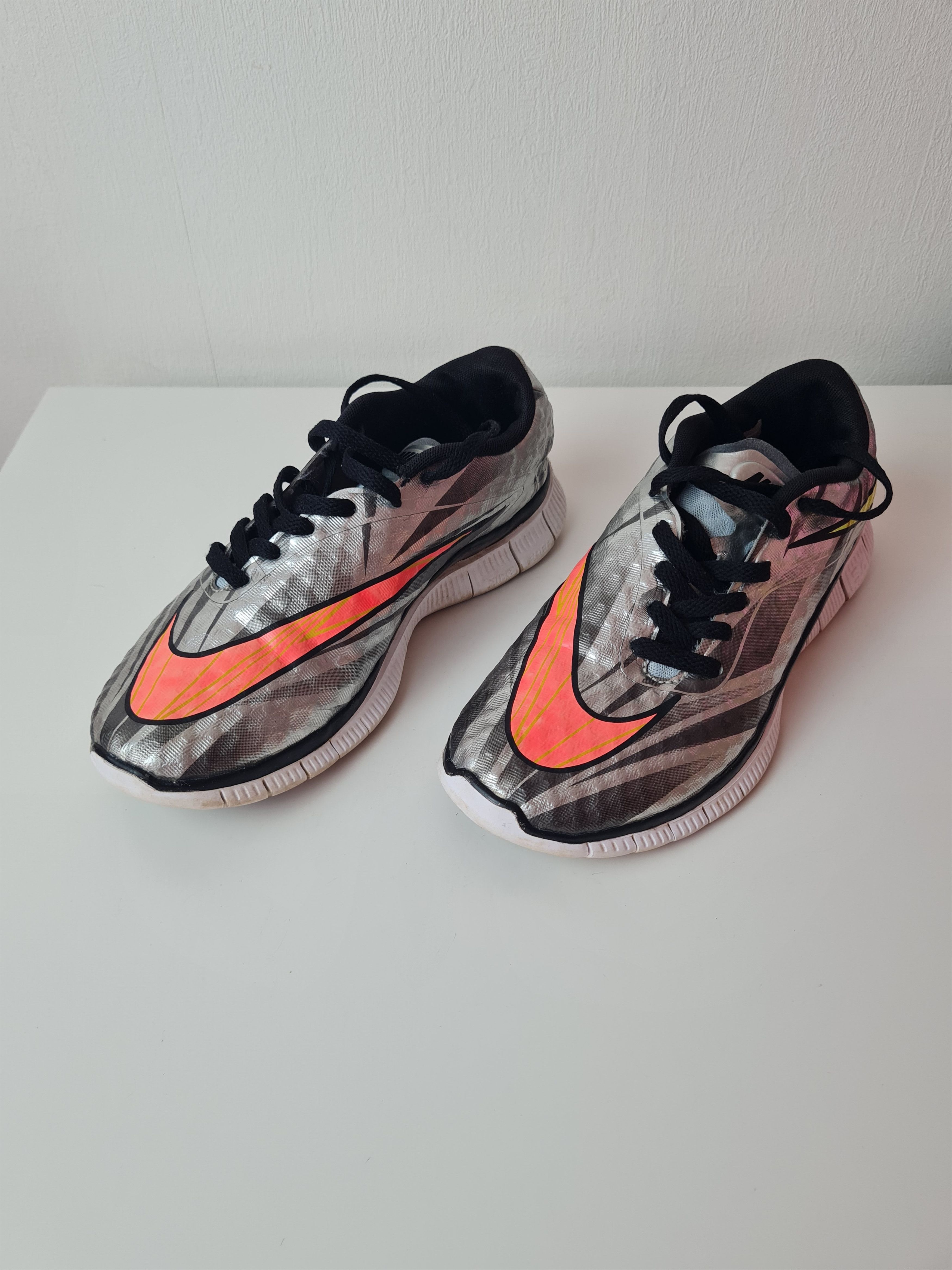 Nike Nike free hypervenom (GS) trainers 705390 002 sneakers shoes Size US 6 / EU 39 - 7 Thumbnail