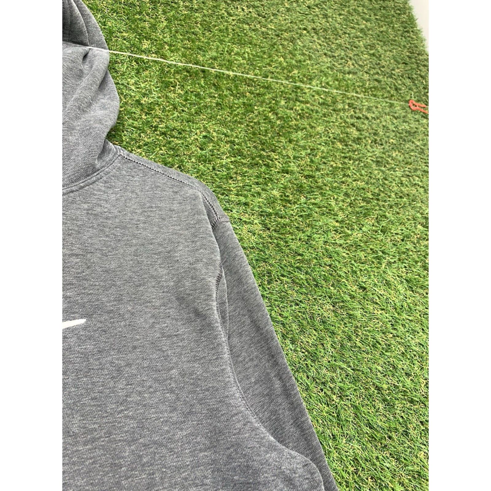 Nike VINTAGE Nike Hoodie Mens L Sweatshirt Grey Y2K 2000s Sportswear Activewear Fleece Hooded Logo Sweatshirt Size US L / EU 52-54 / 3 - 6 Thumbnail