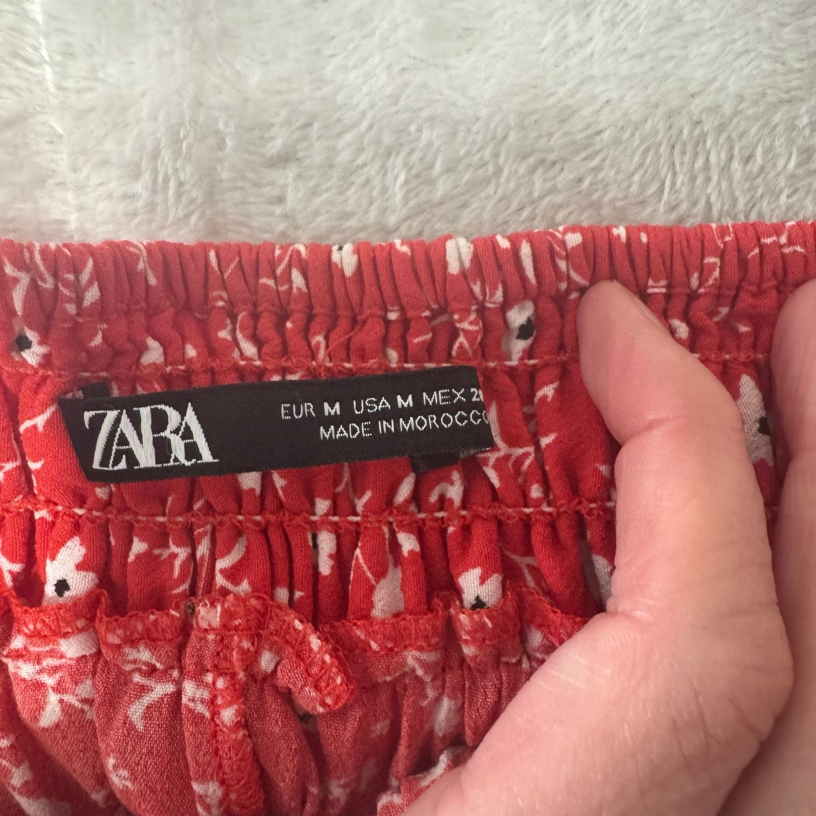 Zara Zara Women's Viscose Ruffle Floral Mini Skirt M Red White Size 28" / US 6 / IT 42 - 2 Thumbnail