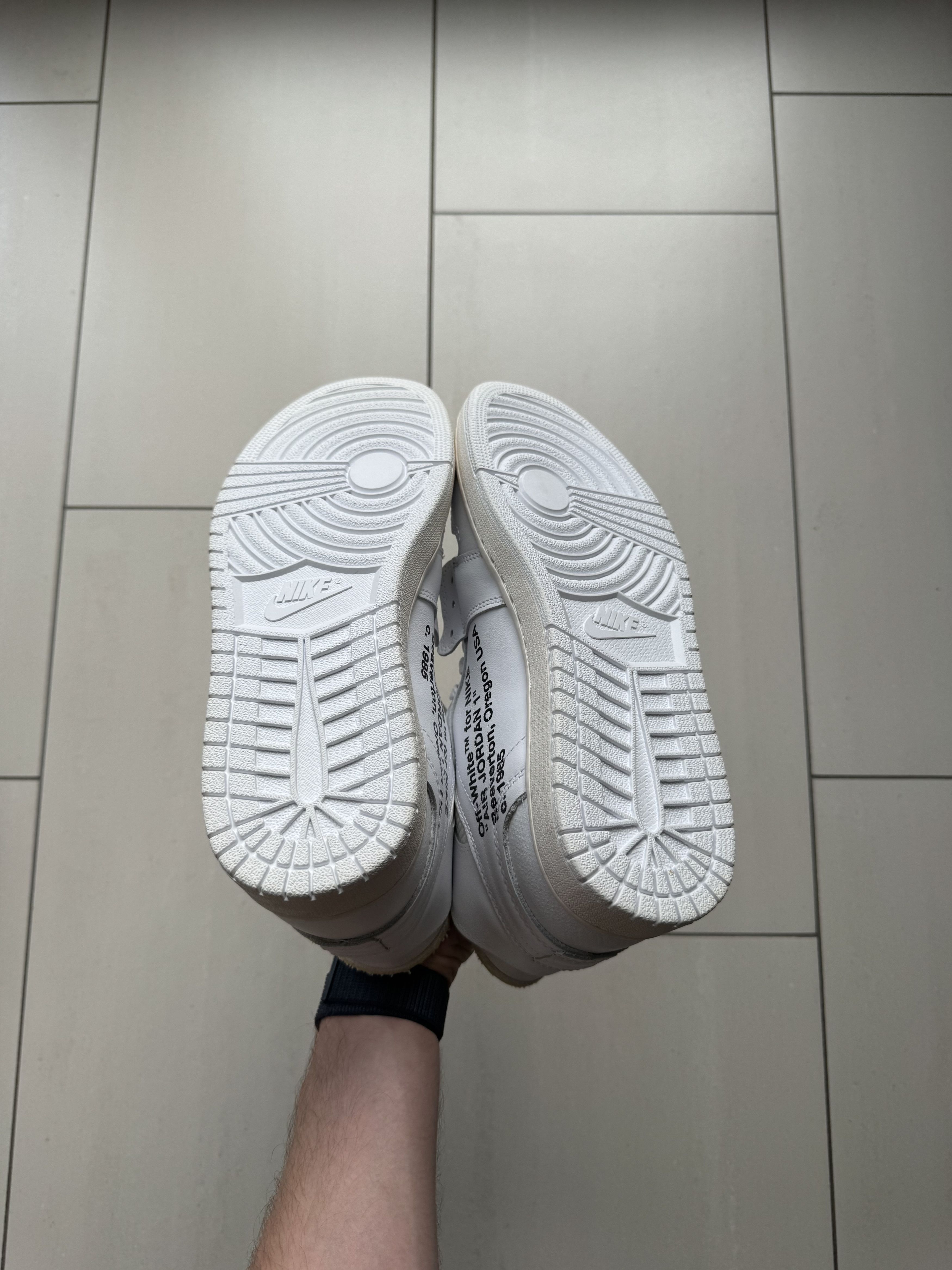 Nike × Off-White Jordan 1 Retro High Off-White Euro Size US 9.5 / EU 42-43 - 10 Thumbnail