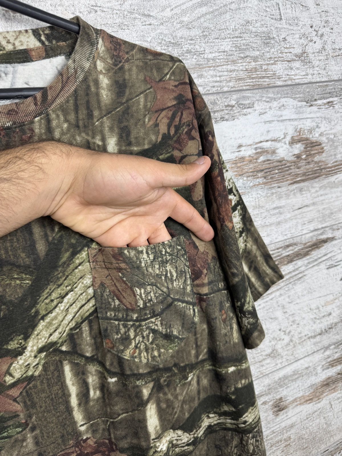 Vintage Crazy Vintage Y2K Realtree Camo T-shirt Carhartt Style tee Size US L / EU 52-54 / 3 - 5 Thumbnail