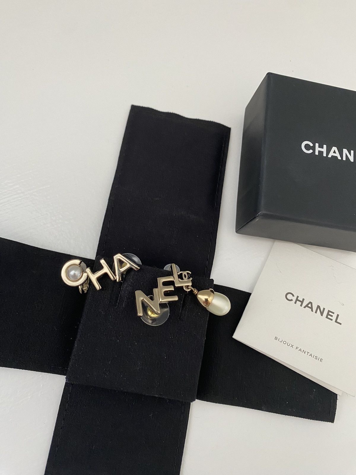 Chanel Authentic Chanel earrings Size ONE SIZE - 22 Thumbnail