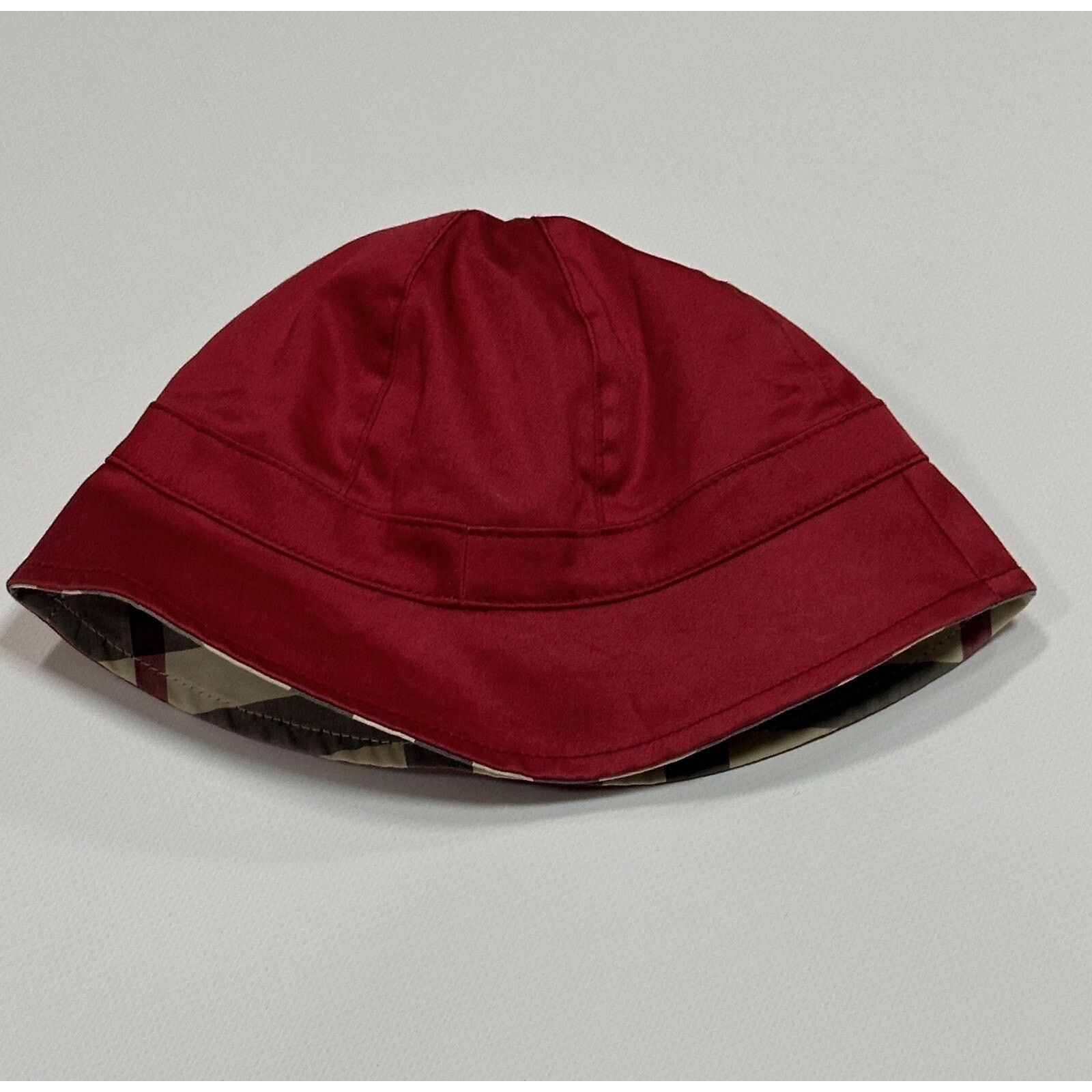 Burberry Burberry Reversible Nova Check/Red Kids Bucket Hat Size 46 Size ONE SIZE - 5 Thumbnail