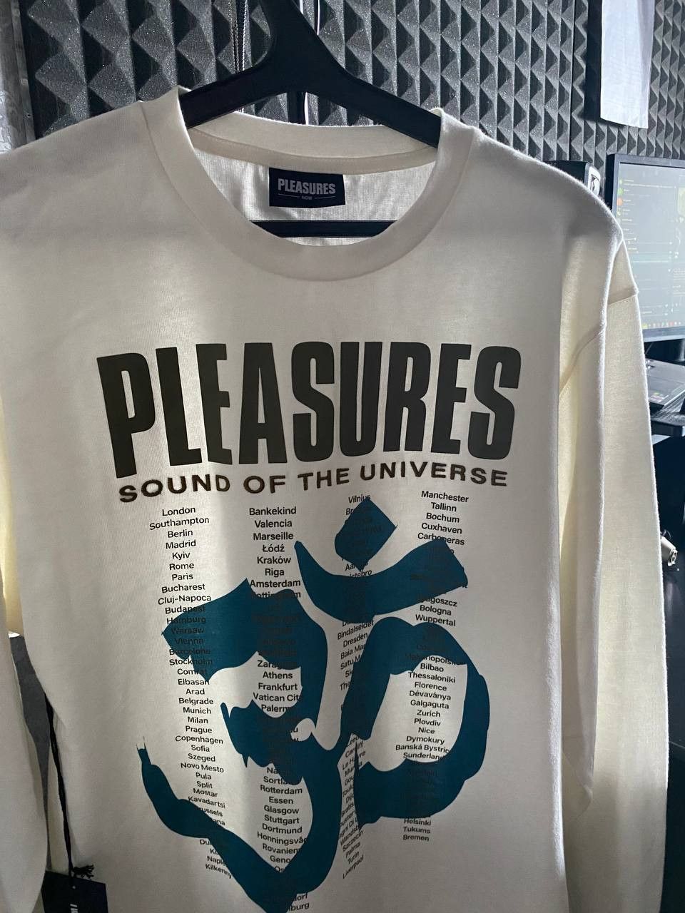 Pleasures Pleasures - Universe Longsleeve Size US M / EU 48-50 / 2 - 4 Thumbnail