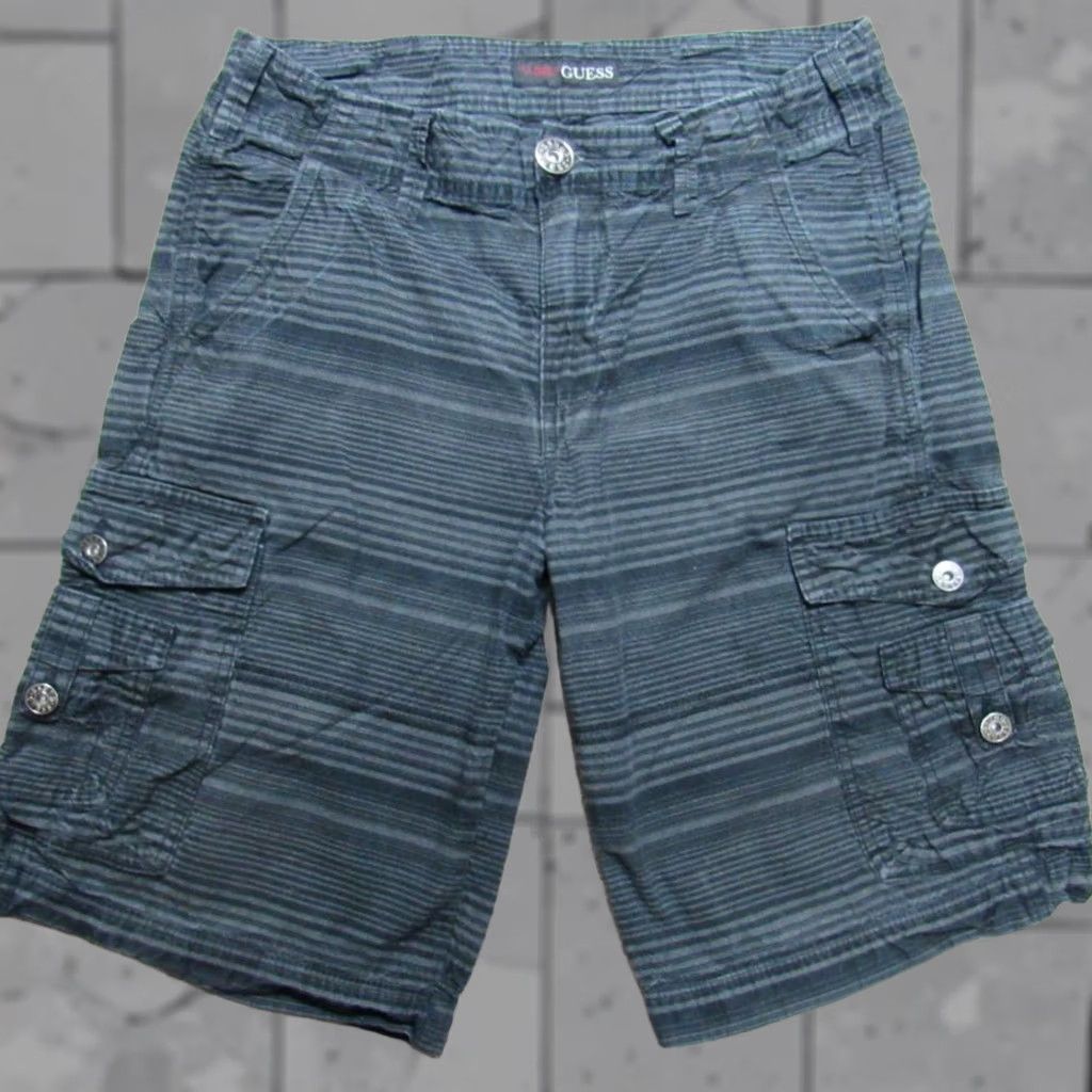 Guess MENS GUESS REGULAR FIT STRAIGHT LEG CARGO SHORTS W30/L11 REF NC02994 GREY/BLACK Size US 30 / EU 46 - 1 Thumbnail