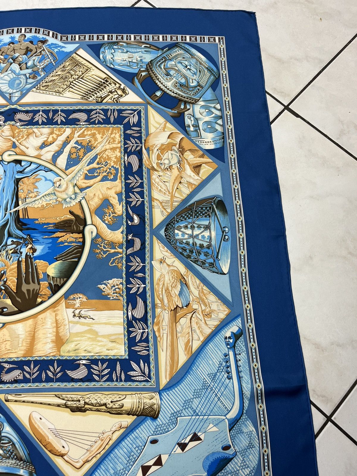 Designer × Hermes × Vintage Hermes Au som du tam-tam silk scarf full print handkerchief Size ONE SIZE - 9 Thumbnail
