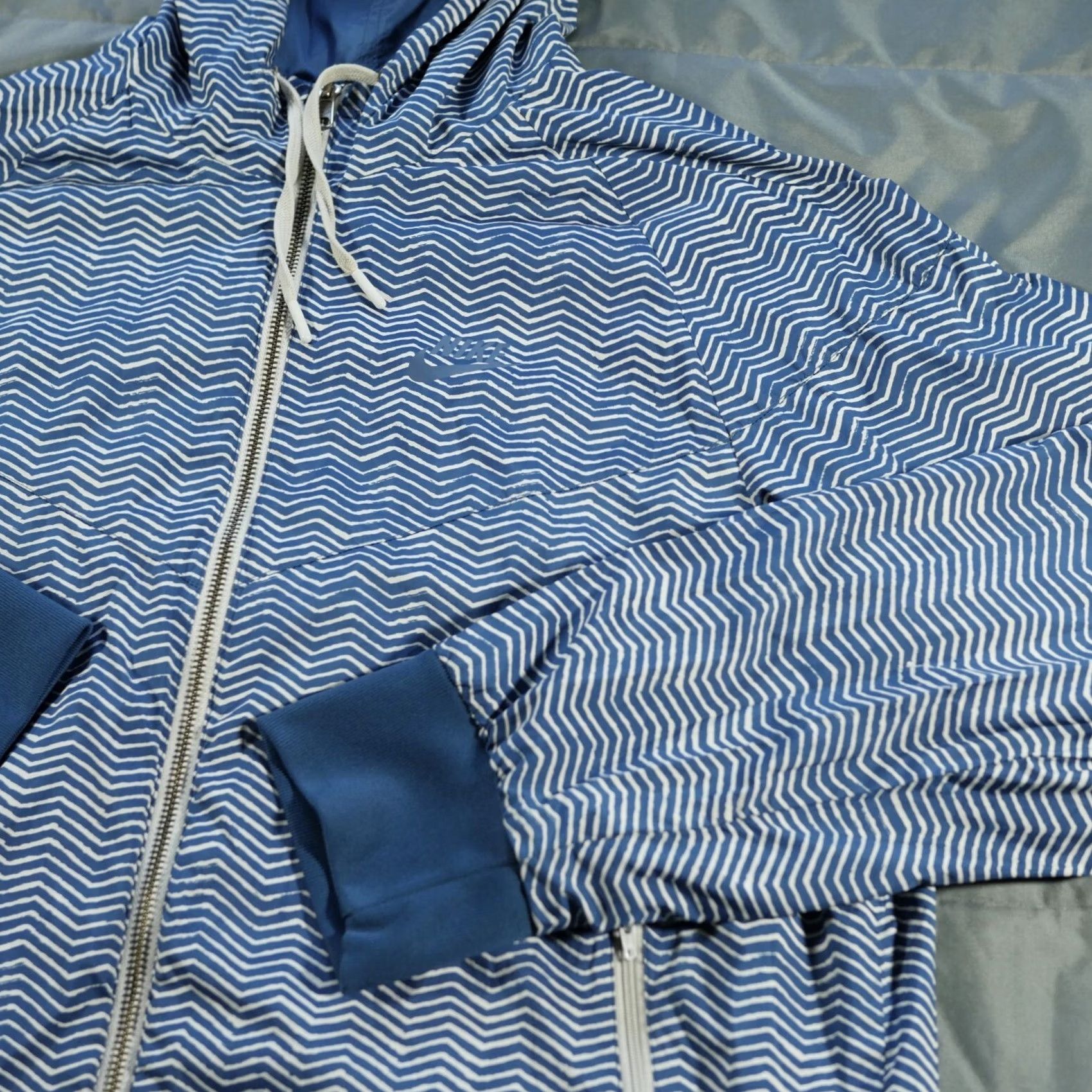 Nike Nike Jacket Mens L Blue White Windbreaker Geometric Hooded Size US L / EU 52-54 / 3 - 2 Thumbnail