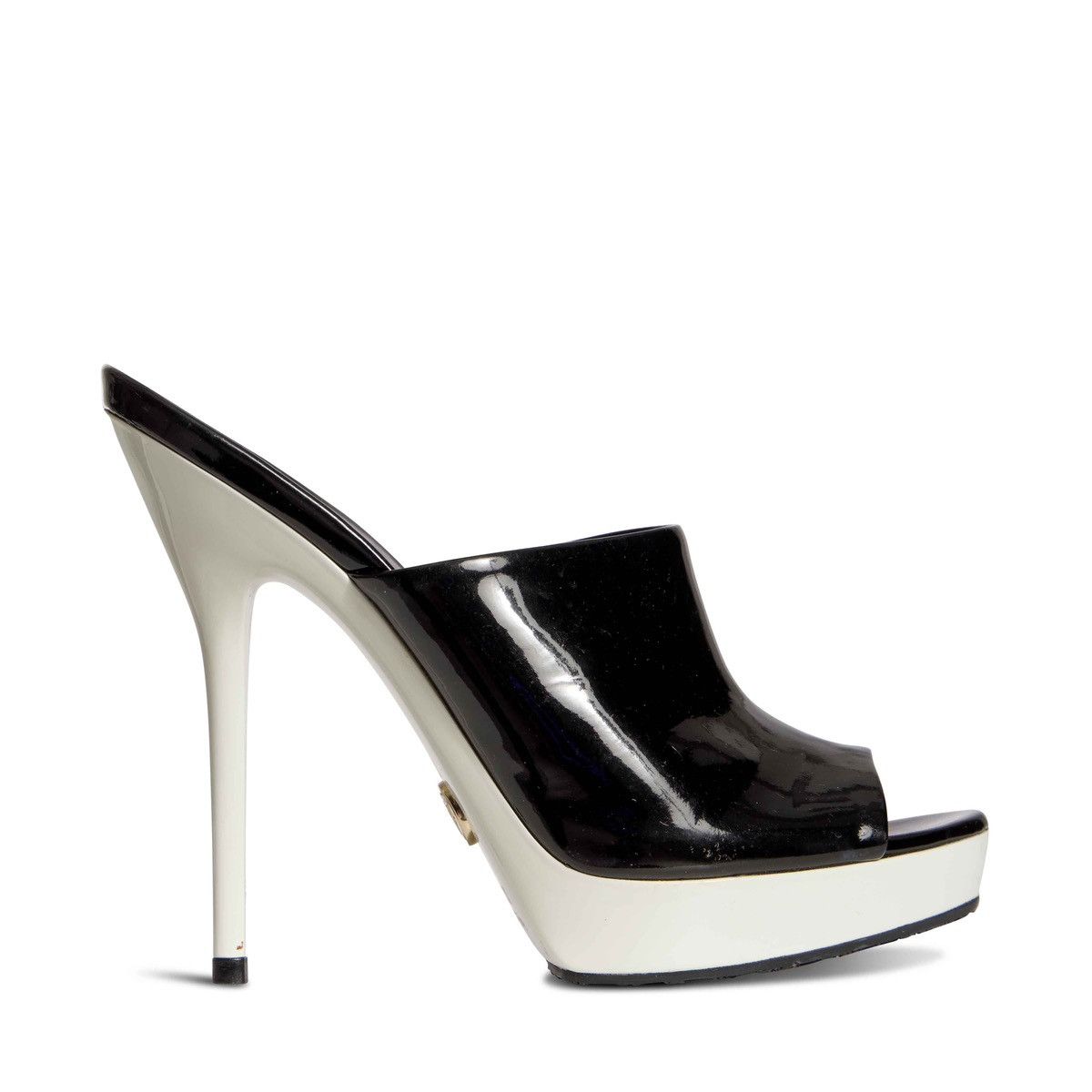 Gucci PATENT LEATHER SANDALS Size US 6 / IT 36 - 2 Thumbnail