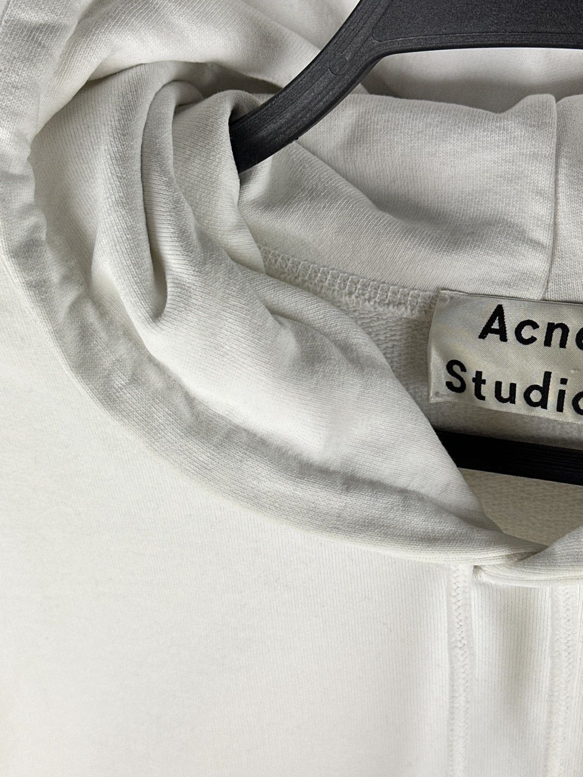 Acne Studios Acne Studios Joghy Embross Cropped Oversized Hoodie White Size XS / US 0-2 / IT 36-38 - 6 Thumbnail