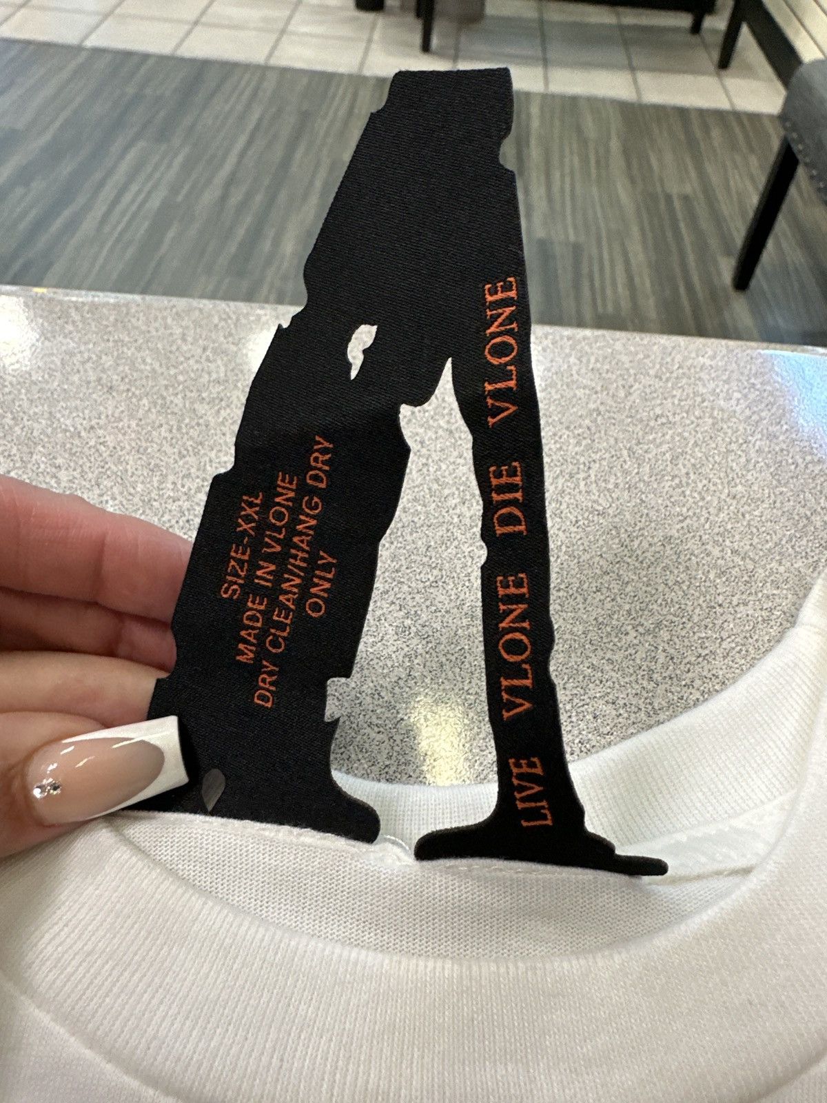 Vlone White Friends Vlone Tee Size US XXL / EU 58 / 5 - 1 Thumbnail