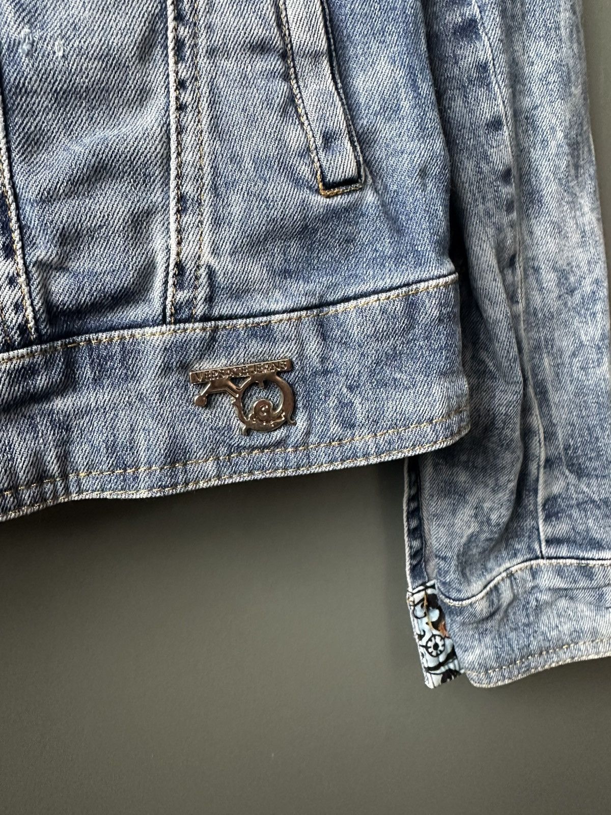 Versace Versace Jeans Distressed Denim Jacket Size M / US 6-8 / IT 42-44 - 5 Thumbnail