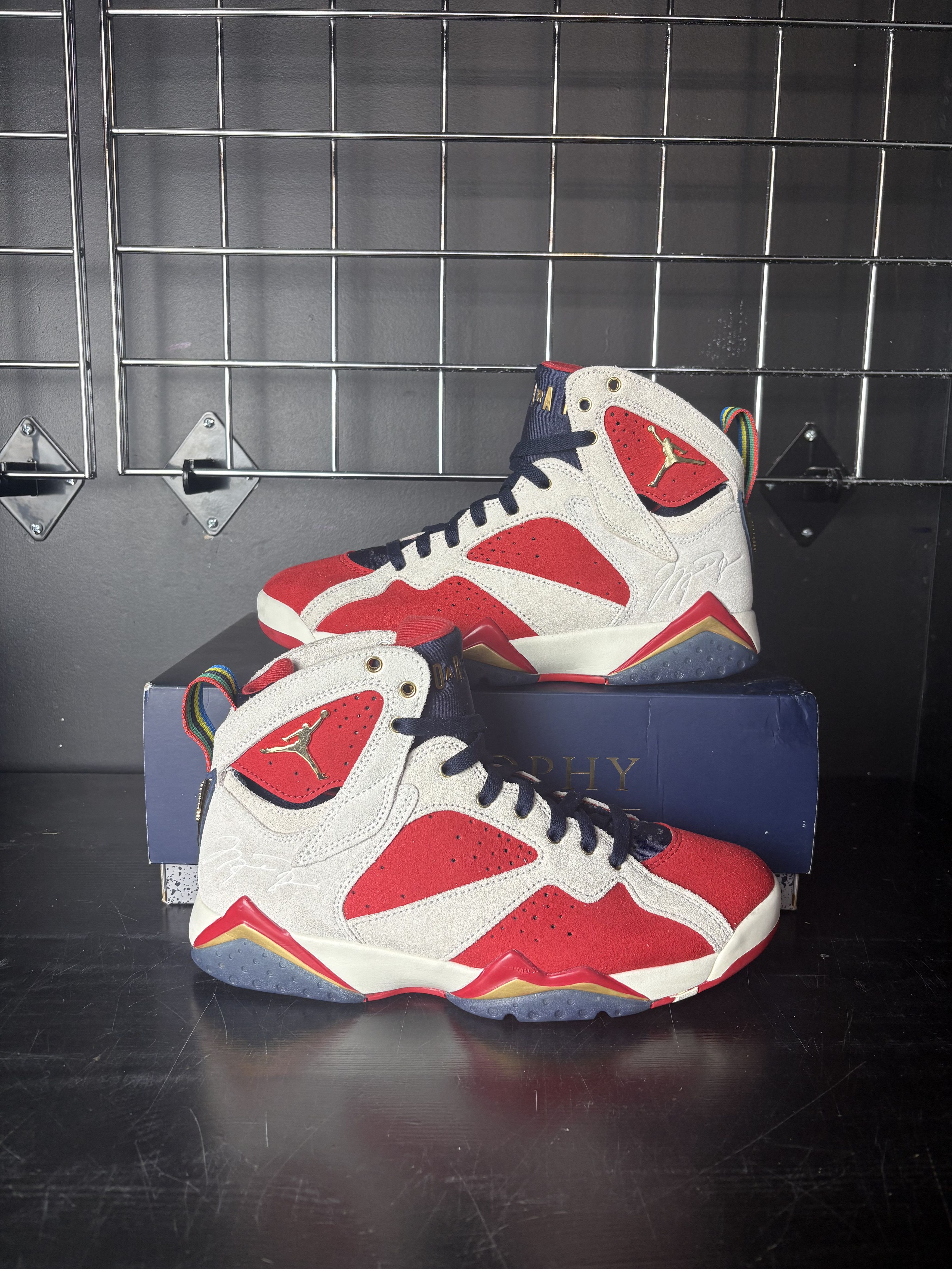 Jordan Brand Air Jordan 7 x Trophy Room "New Sheriff in Town" *PRE-OWNED* Size US 9 / EU 42 - 1 Thumbnail
