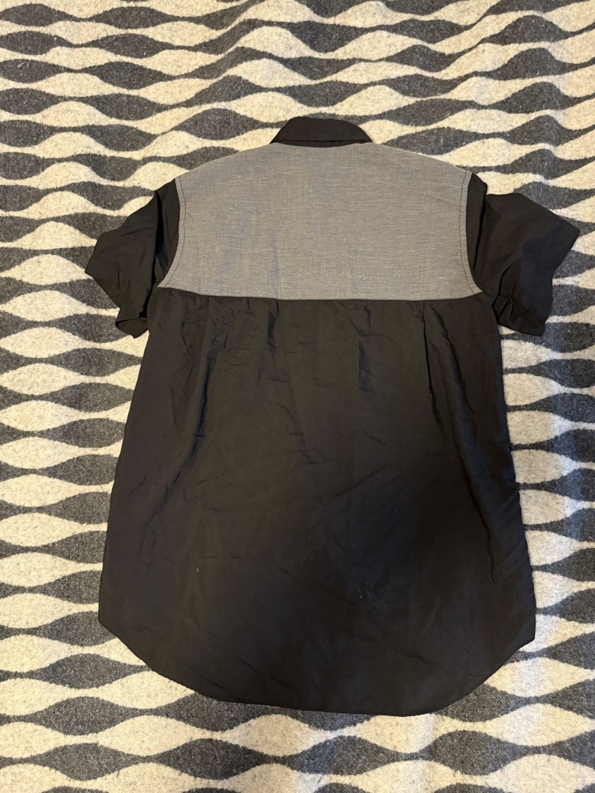 Comme des Garcons × Comme des Garcons Black Comme des Garçons Black grey short sleeve button up Size US S / EU 44-46 / 1 - 1 Thumbnail