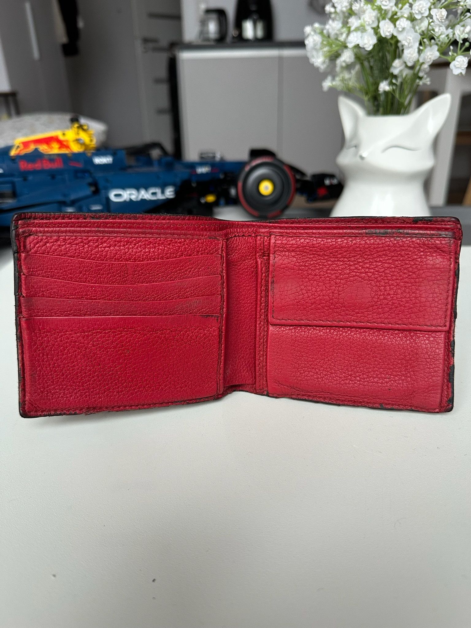Gucci Authentic Gucci Wallet Distressed Logo Red Leather Size ONE SIZE - 7 Thumbnail