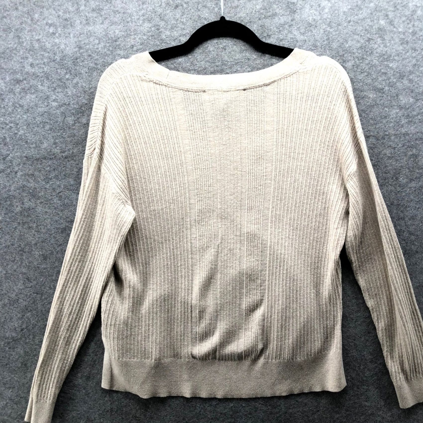 White House Black Market White House Black Market Lightweight Sweater Womens M V-Neck Beige Ribbed Soft Size M / US 6-8 / IT 42-44 - 2 Thumbnail