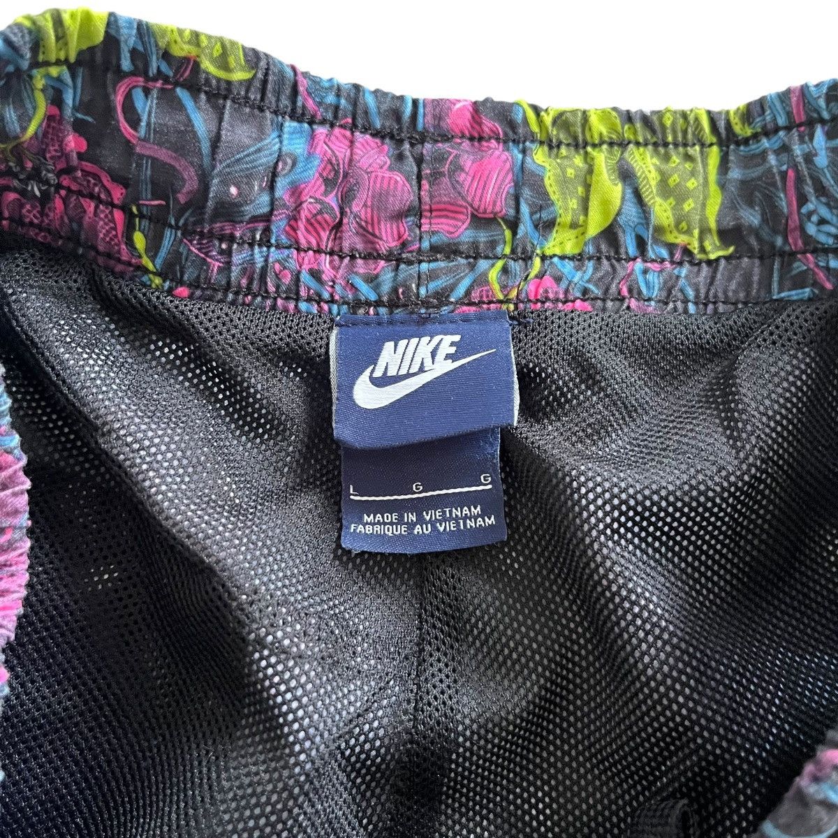 Nike Vintage Nike Swoosh Floral Short Size US 32 / EU 48 - 4 Thumbnail