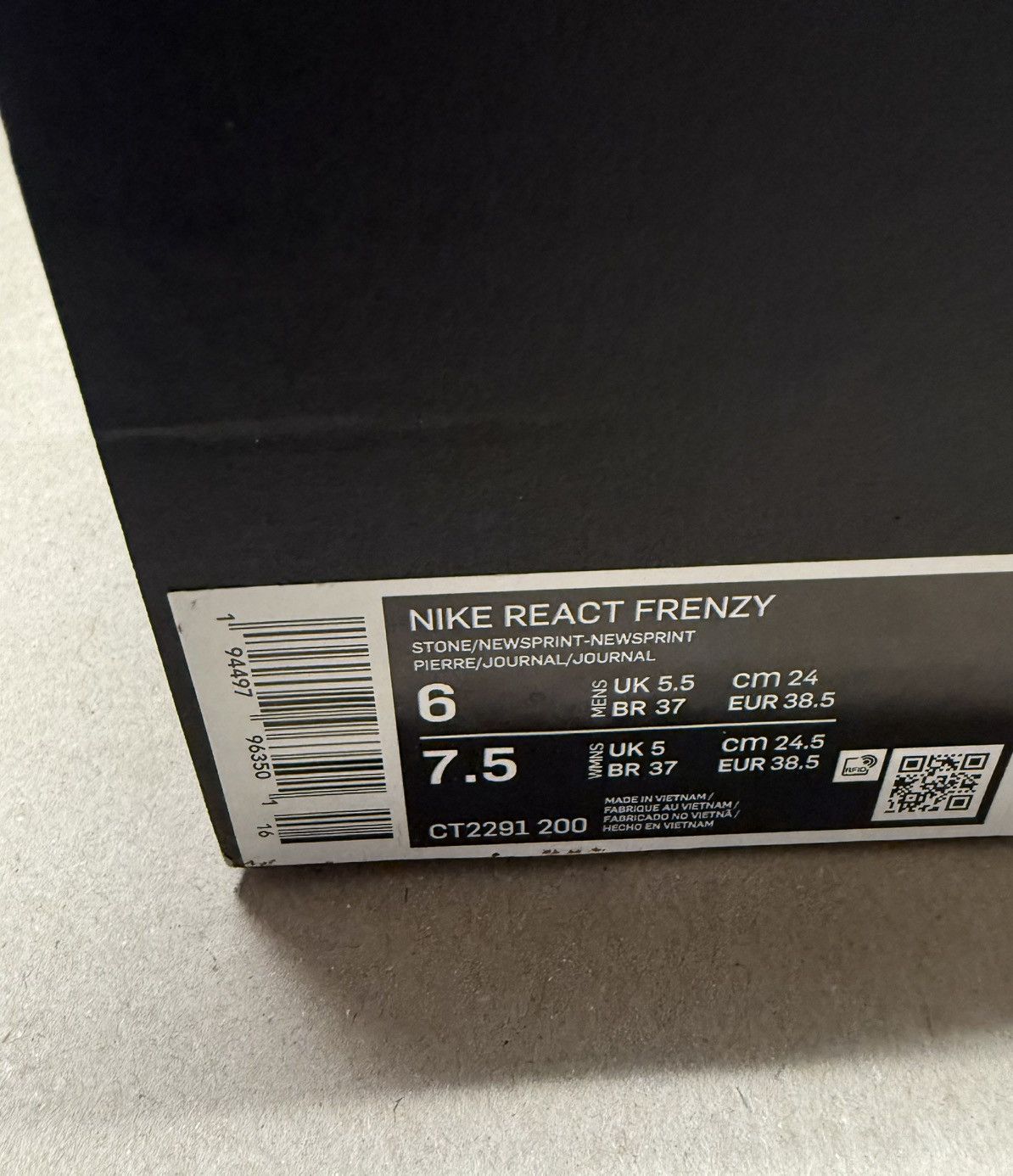 Nike Nike React Frenzy THE 10TH Newsprint Men’s size 6 shoes NEW! Size US 6 / EU 39 - 6 Thumbnail