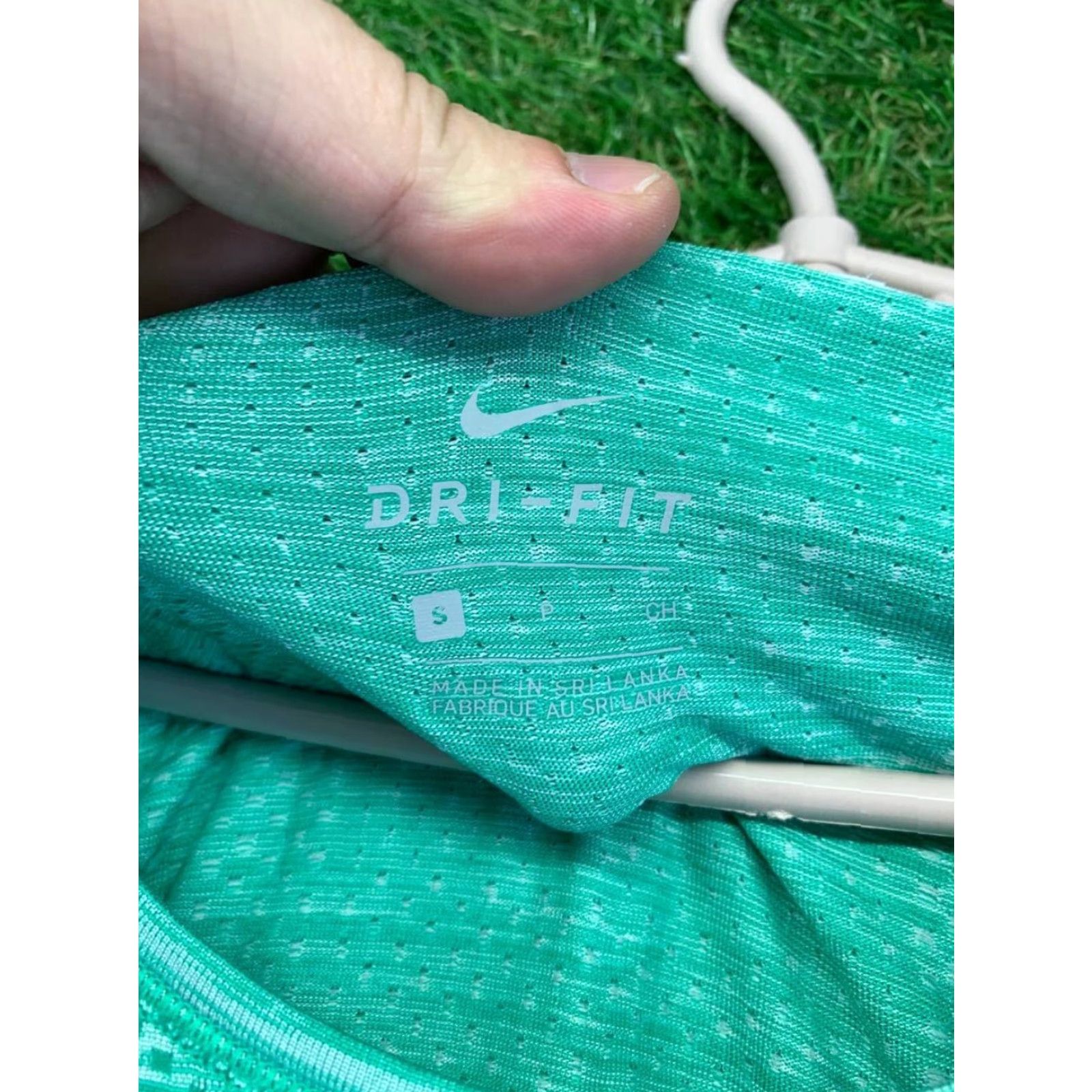 Nike NIKE DRI-FIT ORIGINAL RUN RUNNING WOMEN TRAINING SHIRT JERSEY SIZE S SMALL GREEN Women Shirt S Green Nike Dri-Fit Run Training jersey Size S / US 4 / IT 40 - 6 Thumbnail