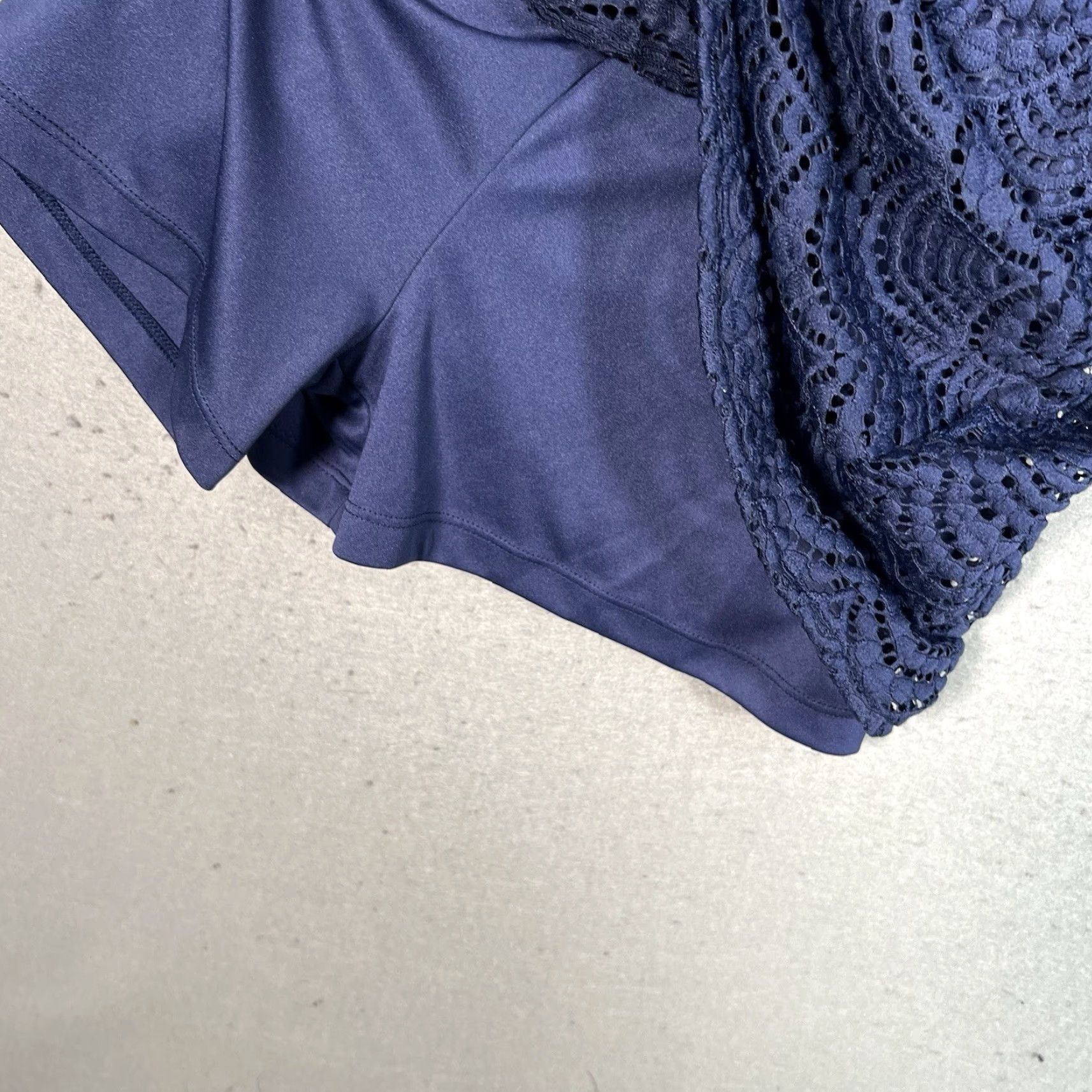 Lilly Pulitzer Lilly Pulitzer Romper Skort Adult Womens XXS Blue Lace Scalloped Shell 3/4 Sleeve Womens Size 24" / US 00 / IT 34 - 7 Thumbnail