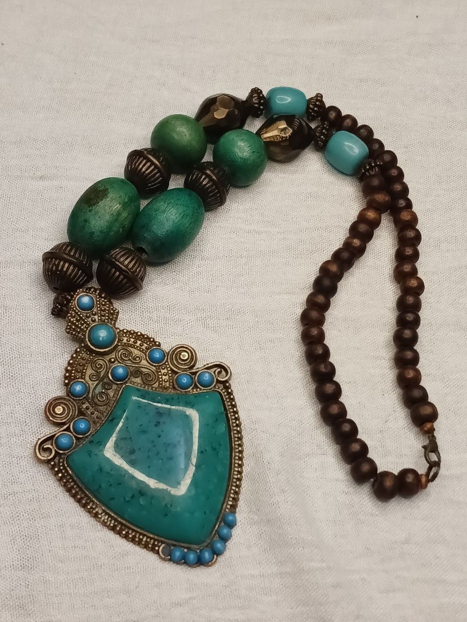 Vintage Vintage brass necklace with green stone made of faux wood Size ONE SIZE - 5 Thumbnail