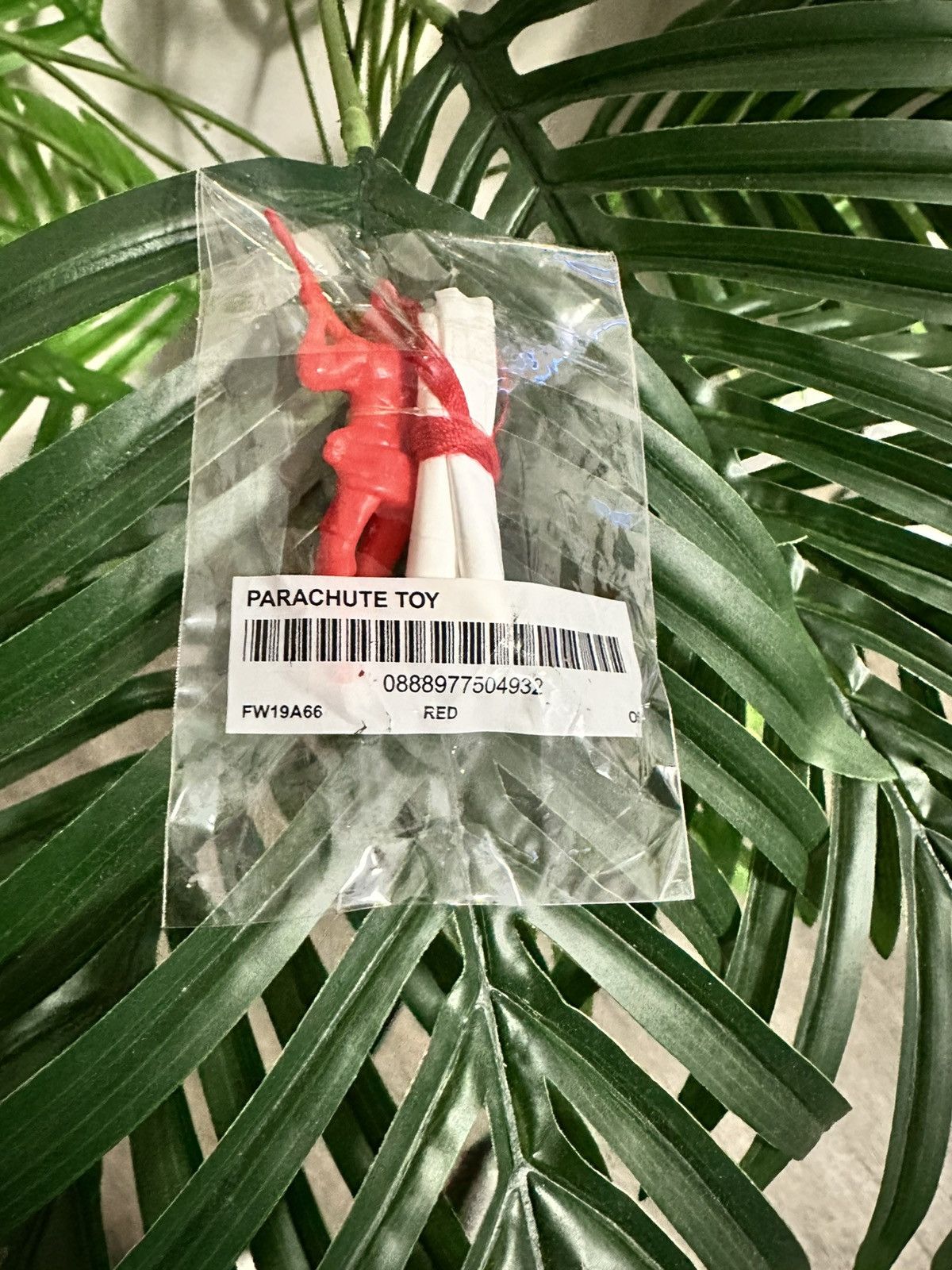 Supreme Supreme FW19 toy soldier w/ parachute Size ONE SIZE - 2 Thumbnail