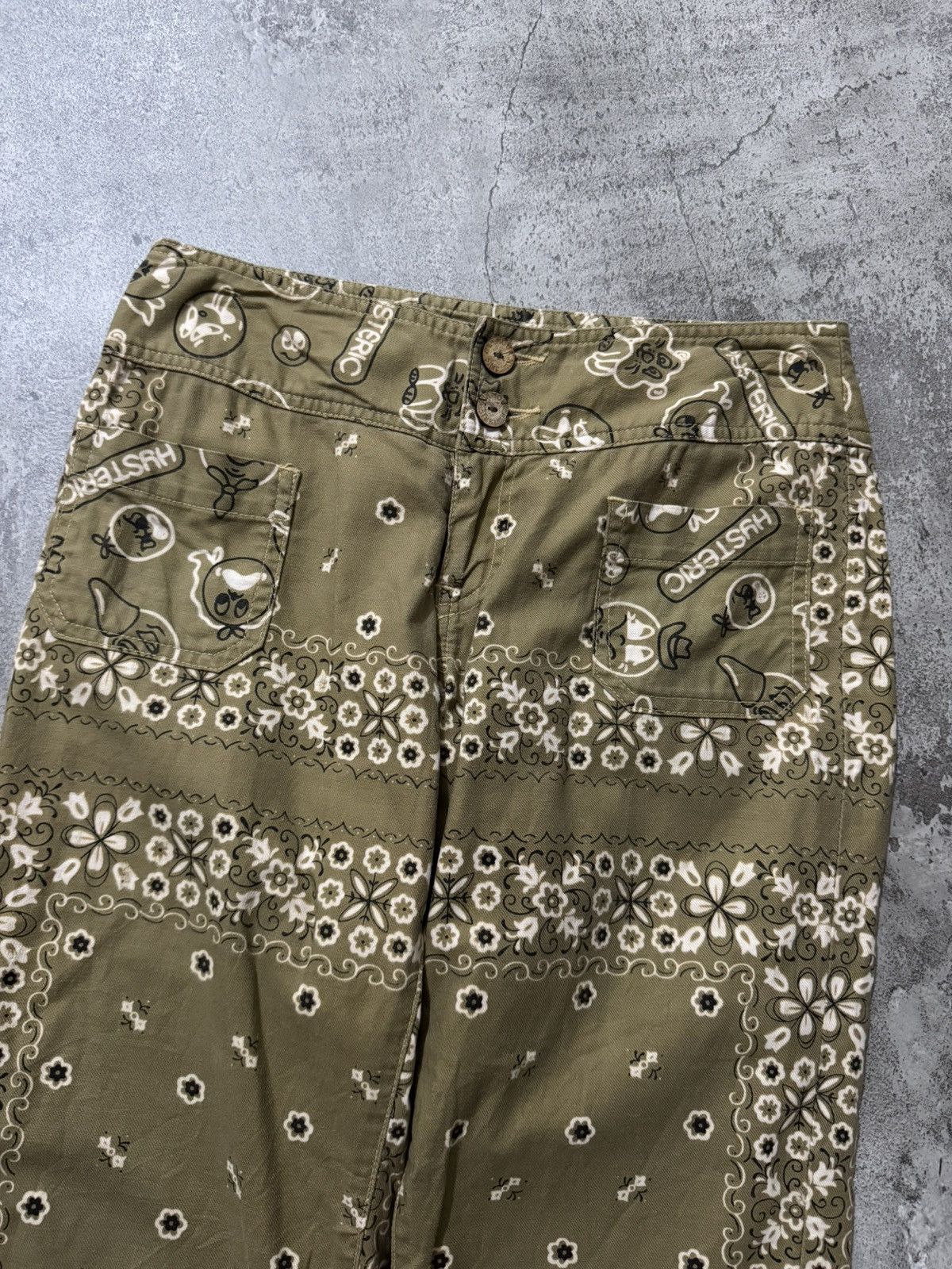 Hysteric Glamour VINTAGE HYSTERIC GLAMOUR BANDANA CHOPPED SHORT PANTS Size US 30 / EU 46 - 3 Thumbnail