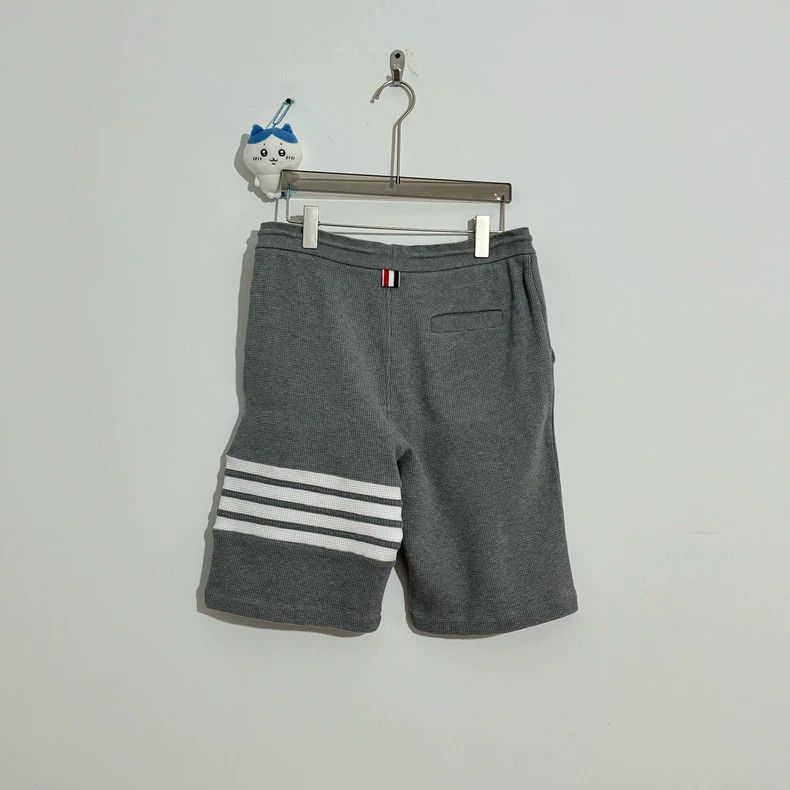 Thom Browne Thom Browne Size 2 Gray waffled four-striped shorts 2503- Size US 29 - 3 Thumbnail