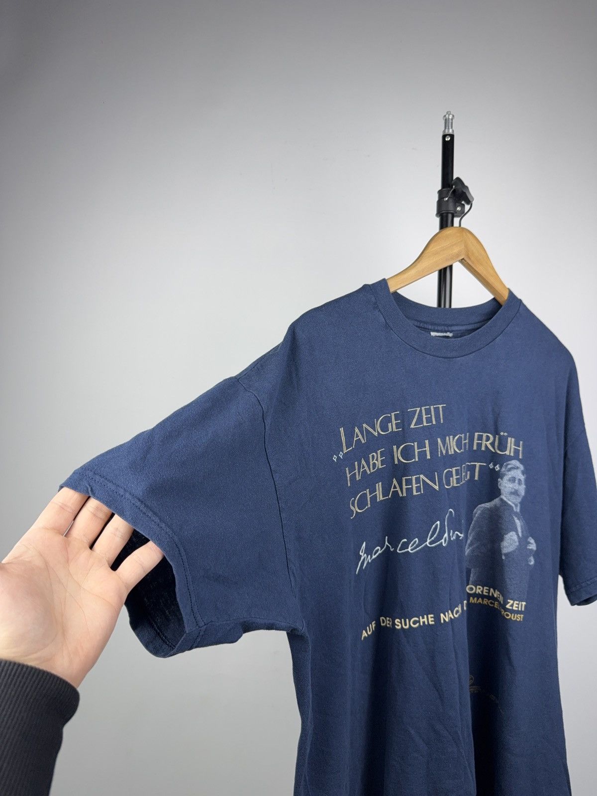 Vintage Parole di Cotone Marcel Proust Quote Tee Navy Italy Vintage Size US L / EU 52-54 / 3 - 6 Thumbnail