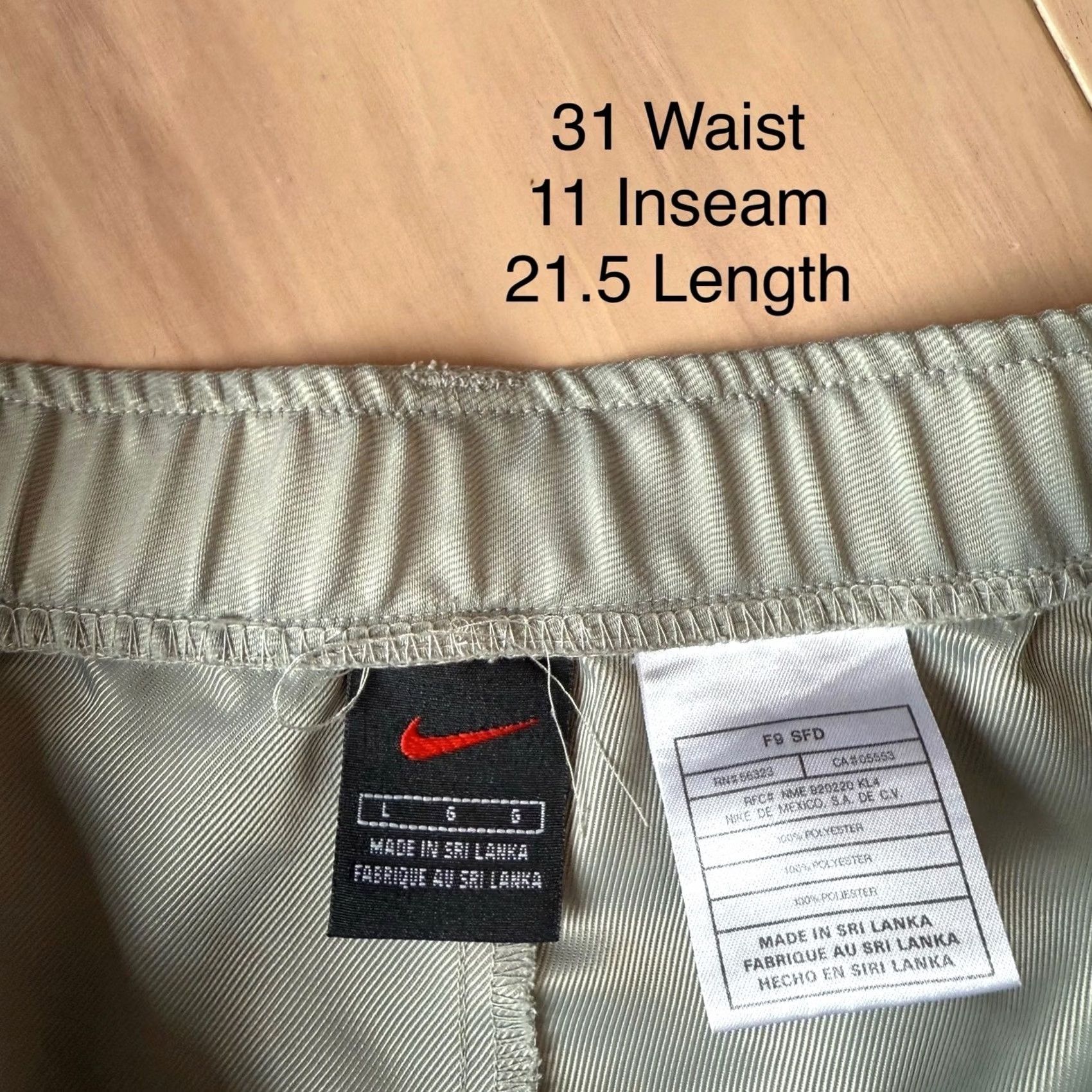 Nike VINTAGE Nike Cargo Shorts Large Gray Y2K Utility Sportswear Men 31 Inseam 11 Zak Zipper Solid Knit Cargo Pocket Mid Rise Pattern 31 in Waist Black? Size US 31 - 5 Thumbnail