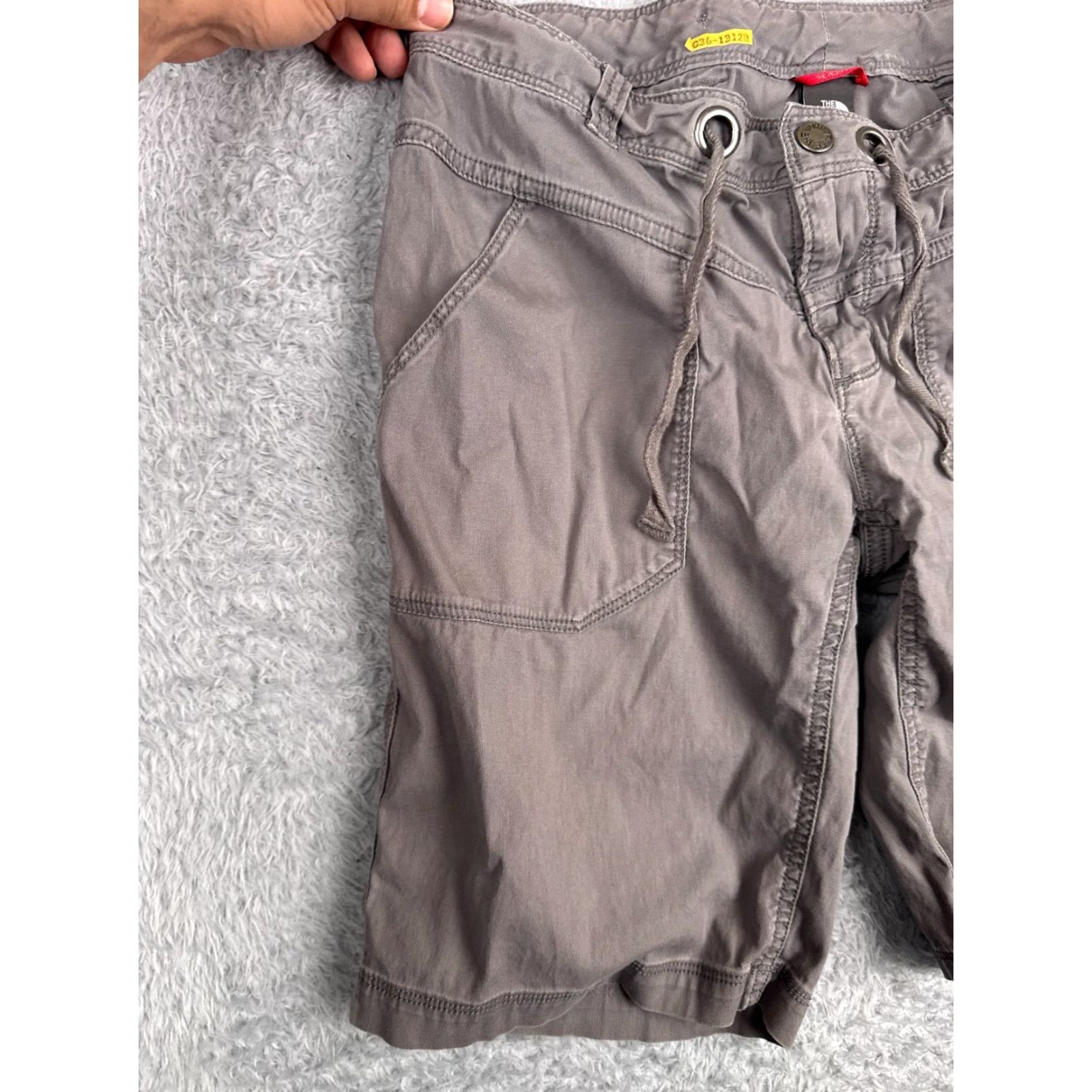 The North Face The North Face Shorts Women 6 Gray Chino Cotton Blend Twill Hiking Camp 31x10 Size 28" / US 6 / IT 42 - 5 Thumbnail