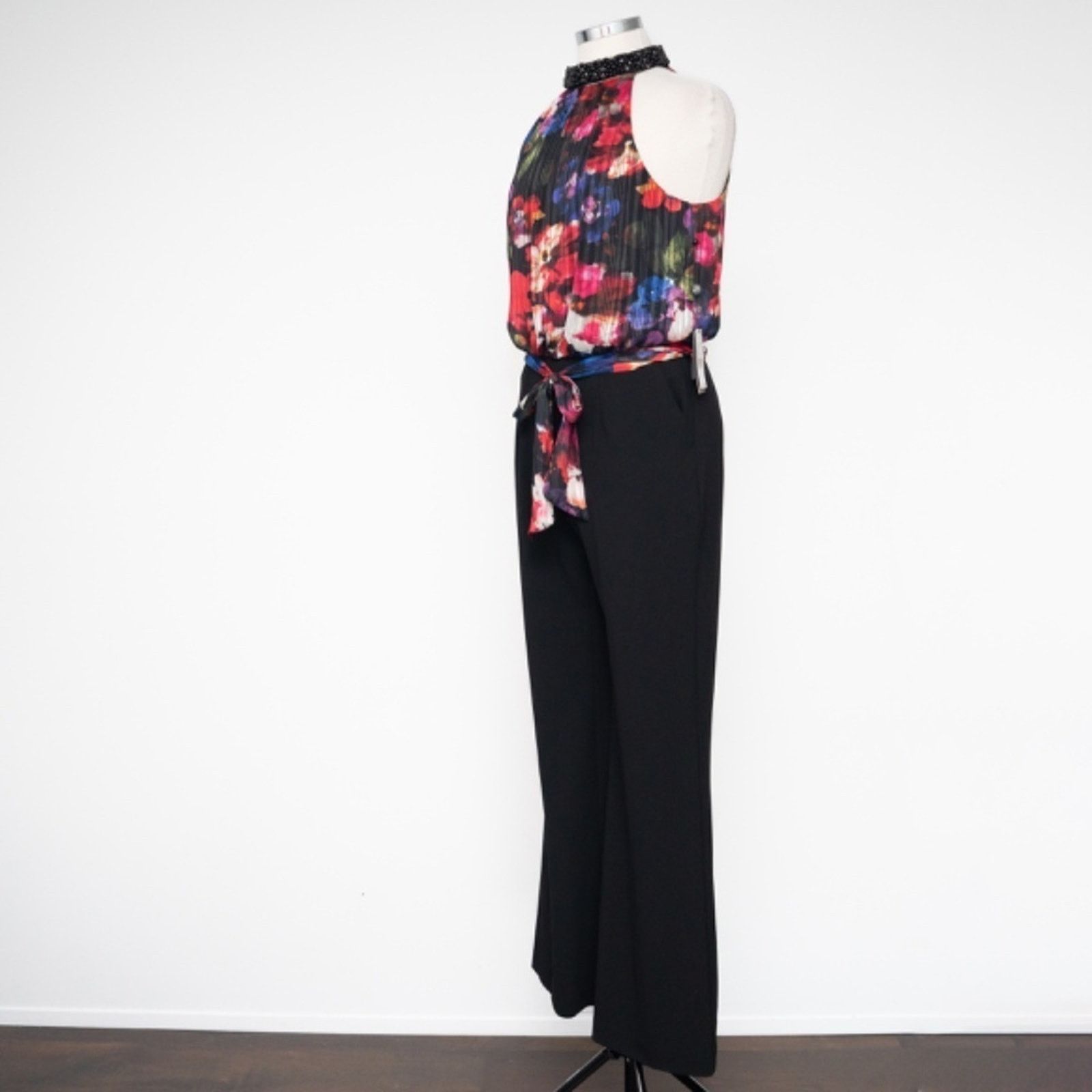Adrianna Papell Adrianna Papell. Jeweled Mock Neck Floral Halter Jumpsuit. Size 28" / US 6 / IT 42 - 7 Thumbnail