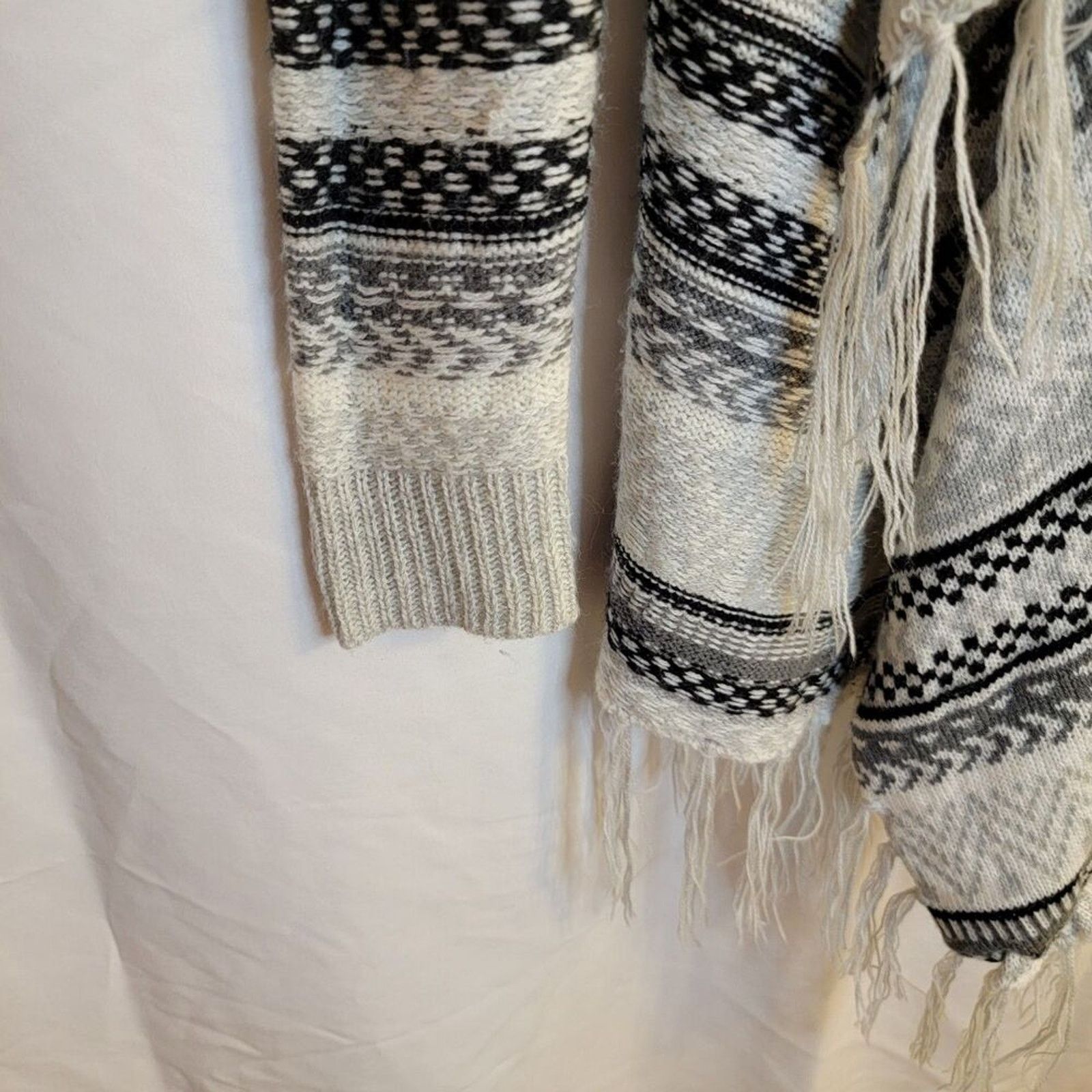 Other No Boundaries Knit Cardigan Sweater Grey and Black w/ Fringe Size M / US 6-8 / IT 42-44 - 5 Thumbnail