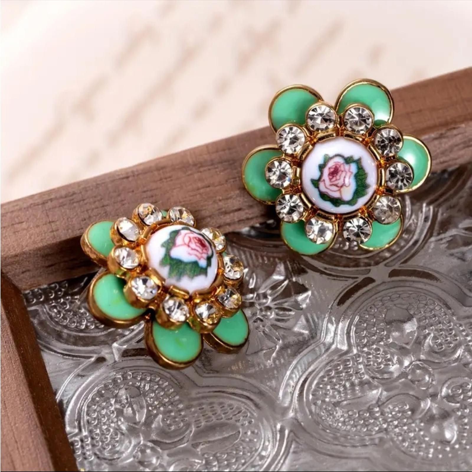 Designer Floral Green Enamel and Gold Earrings NWT Size ONE SIZE - 3 Thumbnail