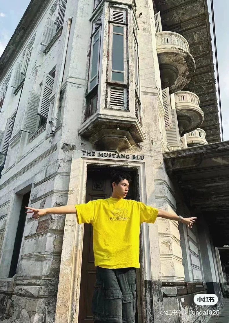 Balenciaga Balenciaga short sleeves Size US S / EU 44-46 / 1 - 5 Thumbnail