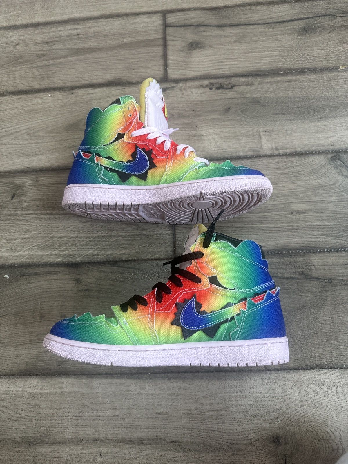 J Balvin × Jordan Brand J Balvin Jordan 1s Size US 10 / EU 43 - 2 Thumbnail