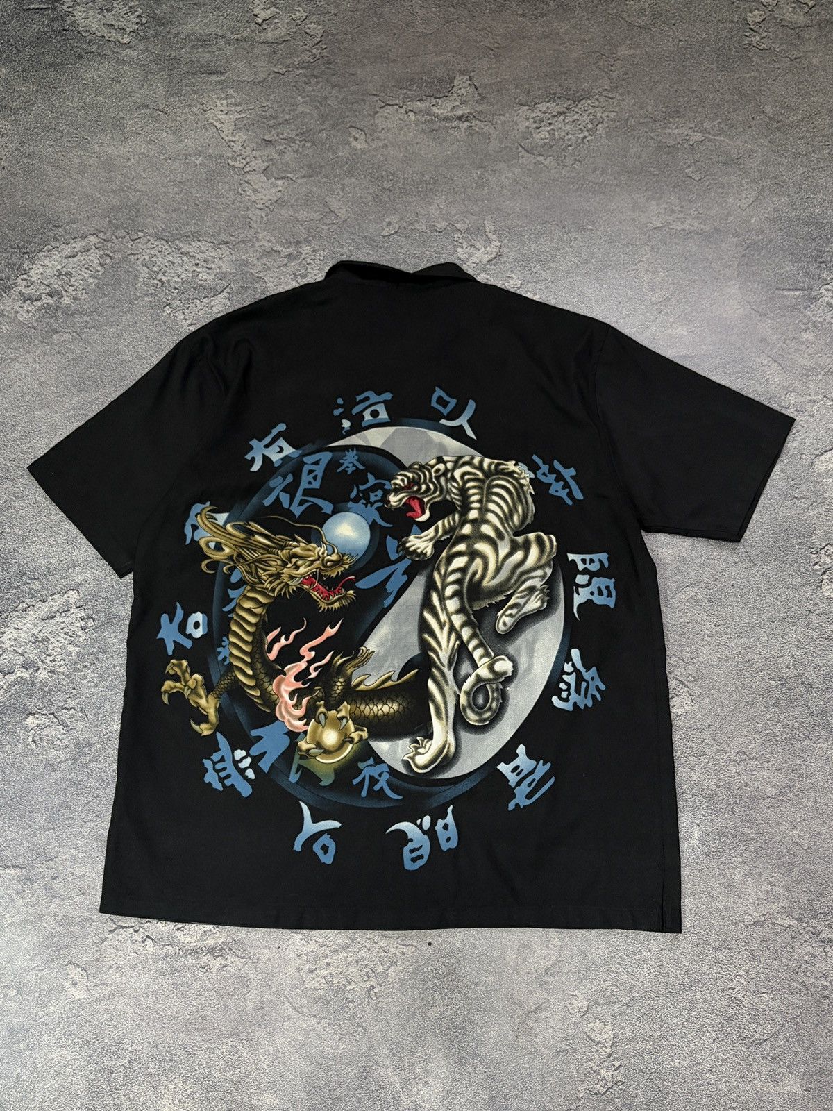 Japanese Brand New Roads Dragon Tiger Yin Yang Graphic Shirt XL Button Up Size US XL / EU 56 / 4 - 2 Thumbnail