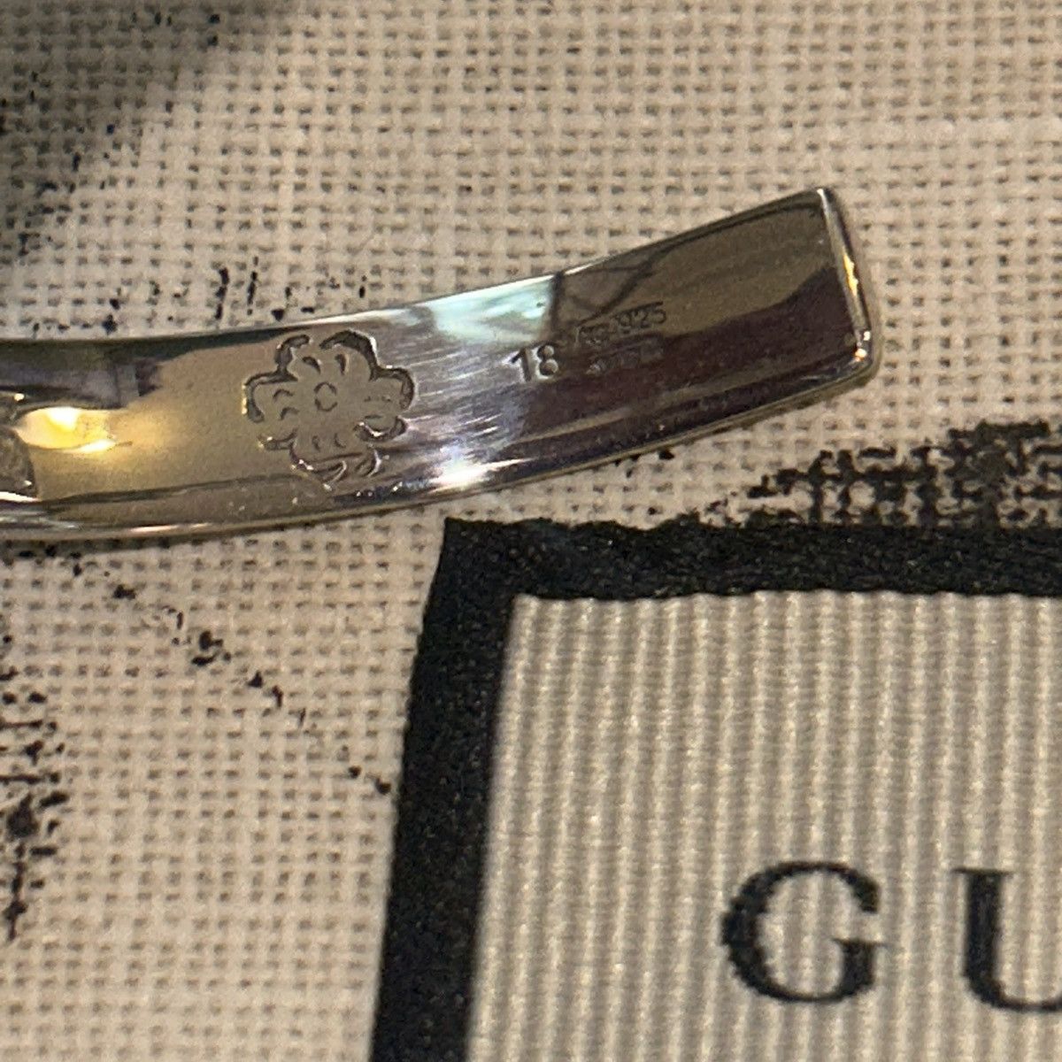 Gucci Gucci Blind for Love Silver Bangle Bracelet size 18 Size ONE SIZE - 8 Thumbnail