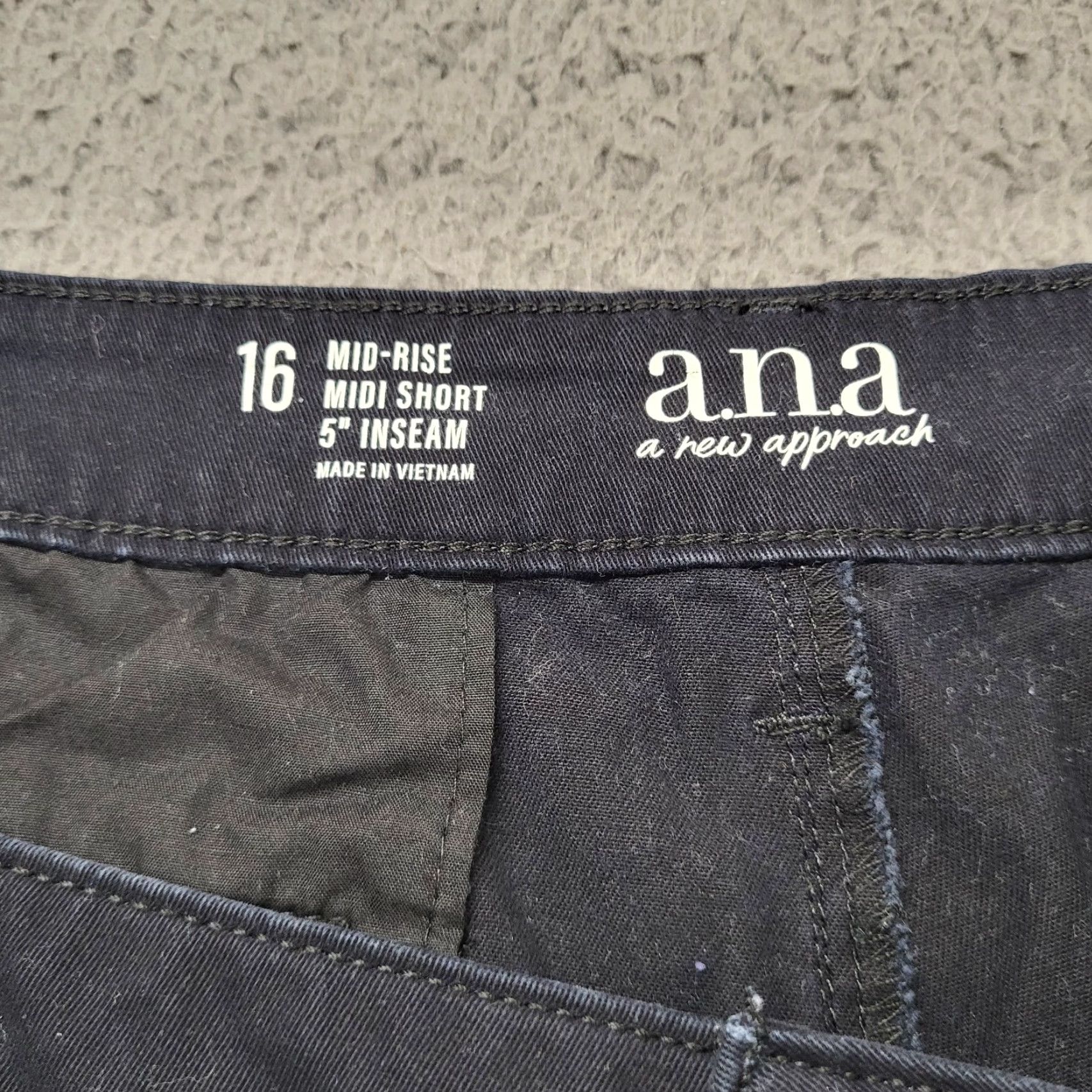 Vintage a.n.a A New Approach Shorts Women's Size 16 Mid-Rise Black 5"Inseam Bermuda Preppy Casual Womens Regular Size 38" / US 16 / IT 52 - 2 Thumbnail