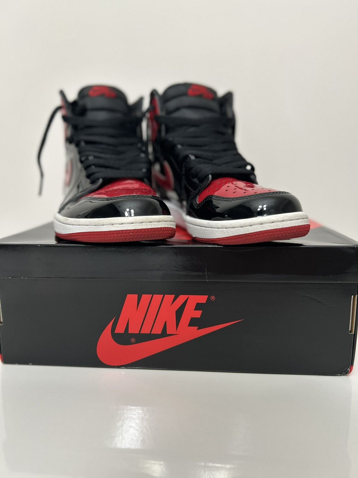 Jordan Brand × Nike Air Jordan 1 Retro High OG Patent Bred' Size US 8.5 / EU 41-42 - 3 Thumbnail