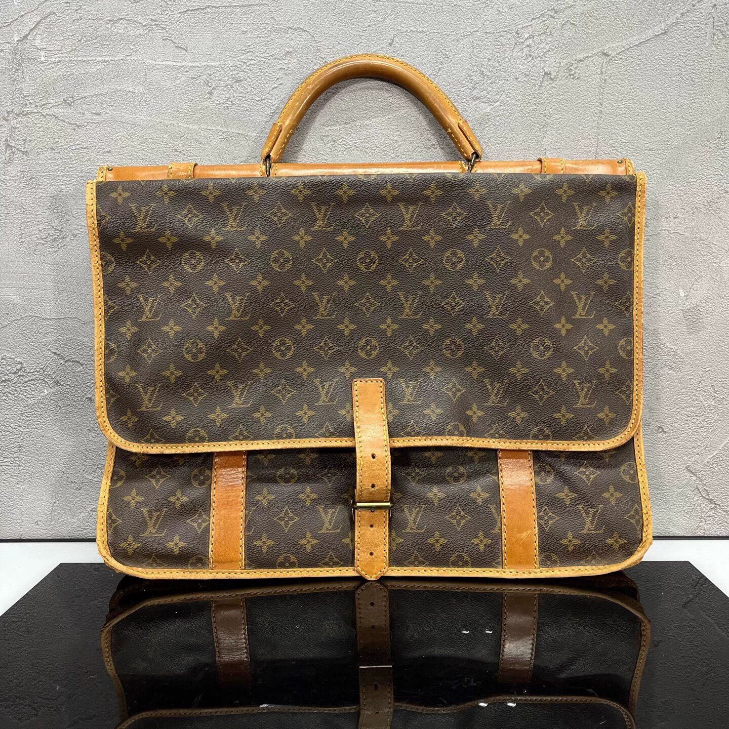 Louis Vuitton LV Monogram Hunting Bag 2nd Gen Size ONE SIZE - 1 Thumbnail