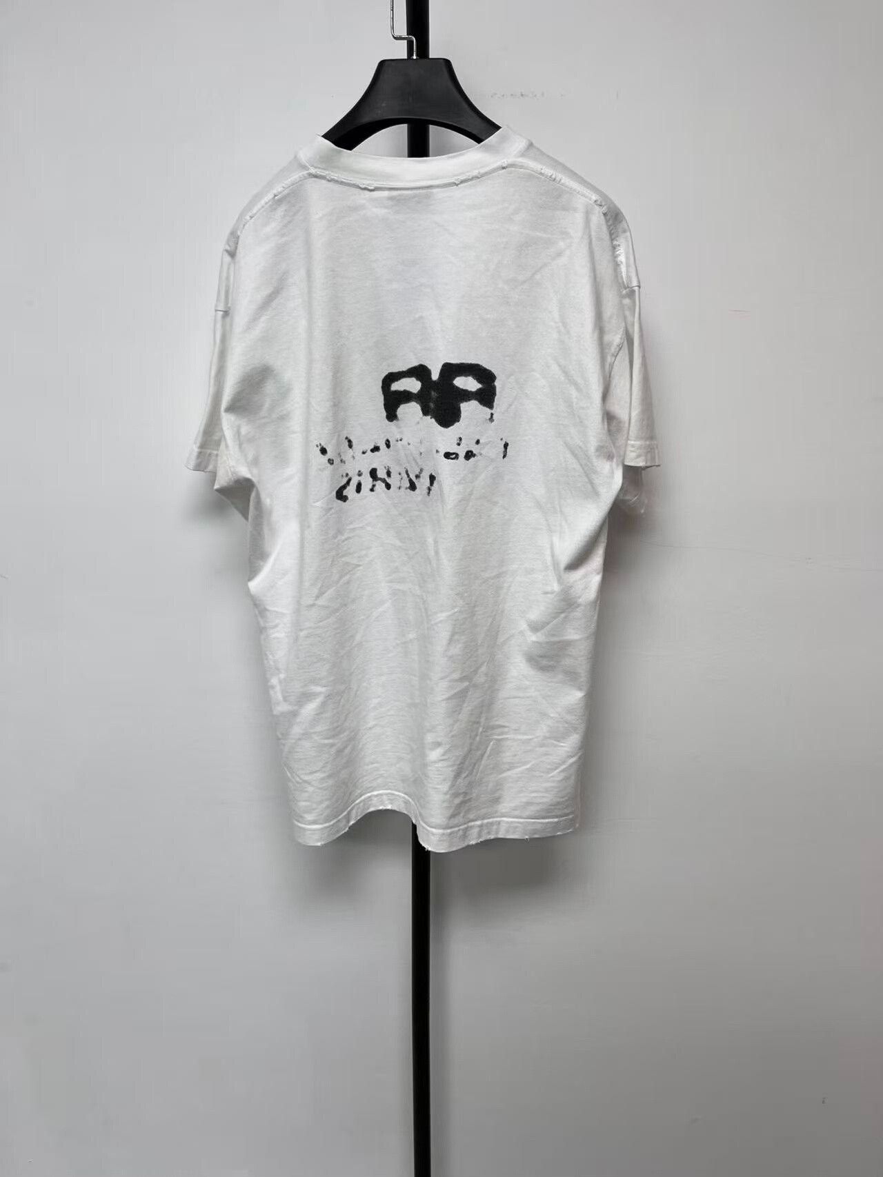 Balenciaga balenciaga graphic print crew neck t-shirt Size US S / EU 44-46 / 1 - 2 Thumbnail