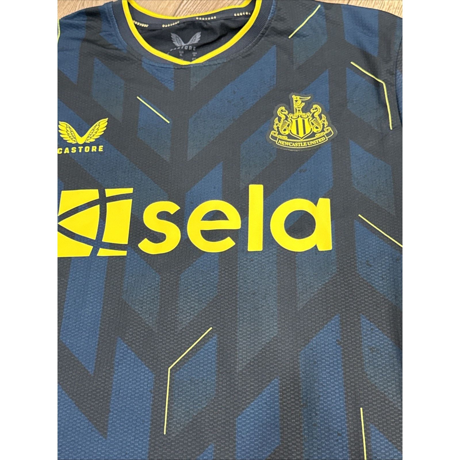 Umbro Newcastle United Castore 3rd Jersey XL 23/24 PLAYER VERSION Size US XL / EU 56 / 4 - 2 Thumbnail