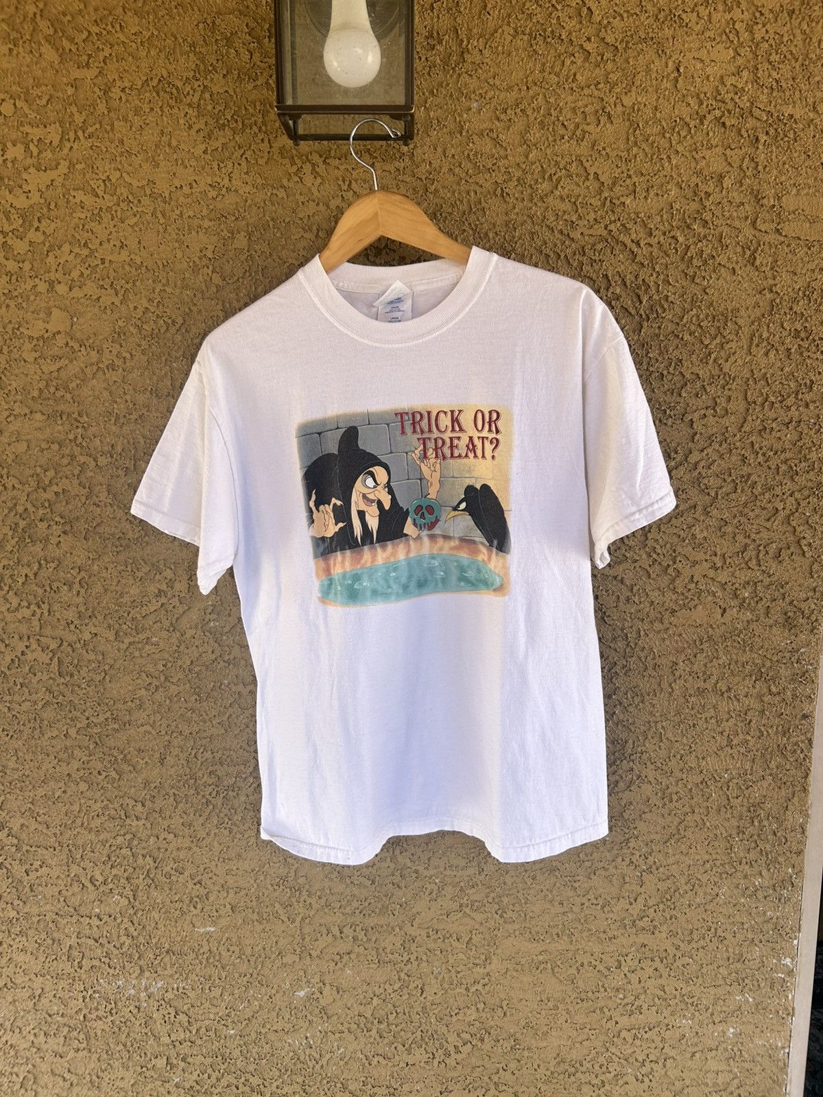 Disney × Vintage Vintage Disney Snow White Evil Witch Shirt Size L Size US L / EU 52-54 / 3 - 4 Thumbnail