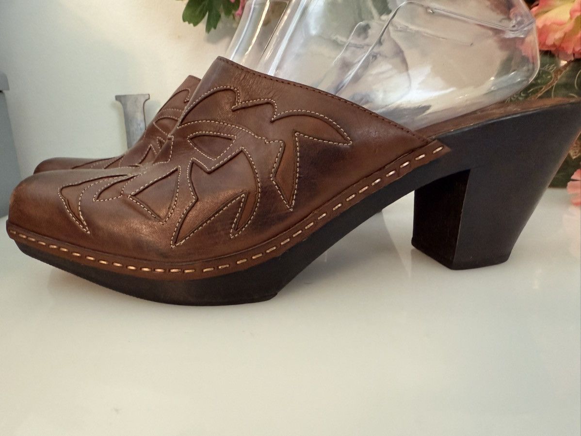 Vintage Gianni Bini Brown Tooled Leather Clogs/Mules 9.5 Western Sq Size US 9.5 / IT 39.5 - 5 Thumbnail