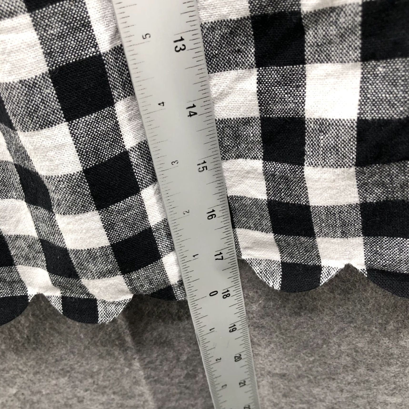 J.Crew VINTAGE J. Crew Not Vintage; J. Crew Cotton Linen Mini Skirt Womens 10 Black White Gingham Scallop Hem - but exclude vintage if not; Sorry. Size 32" / US 10 / IT 46 - 4 Thumbnail