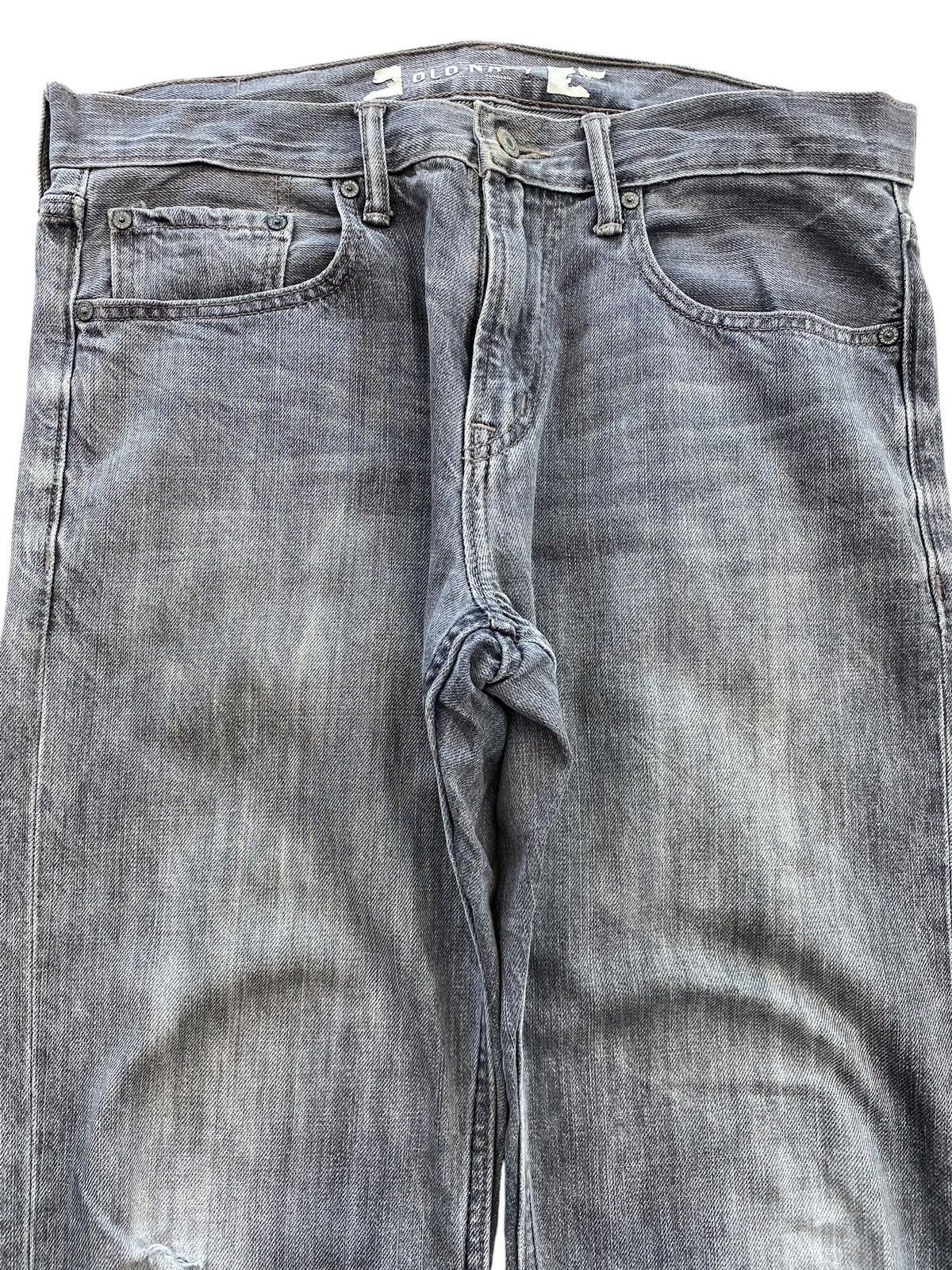 Old Navy Old Navy Grey Wash Ripped Straight Leg Style Jeans Size US 34 / EU 50 - 2 Thumbnail