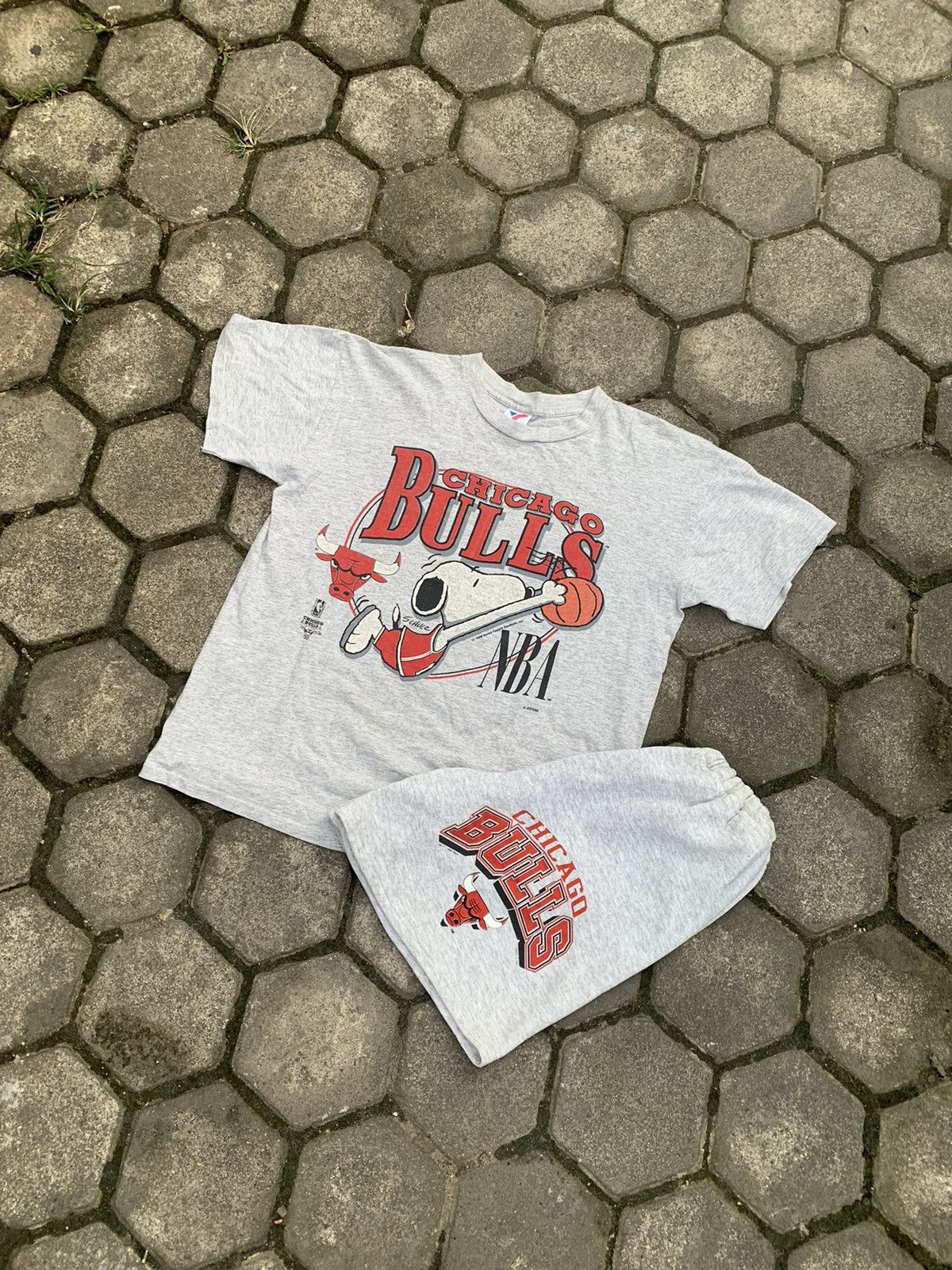 Other 90s chicago bulls nba snoopy tshirt and short pants one set Size US L / EU 52-54 / 3 - 1 Thumbnail