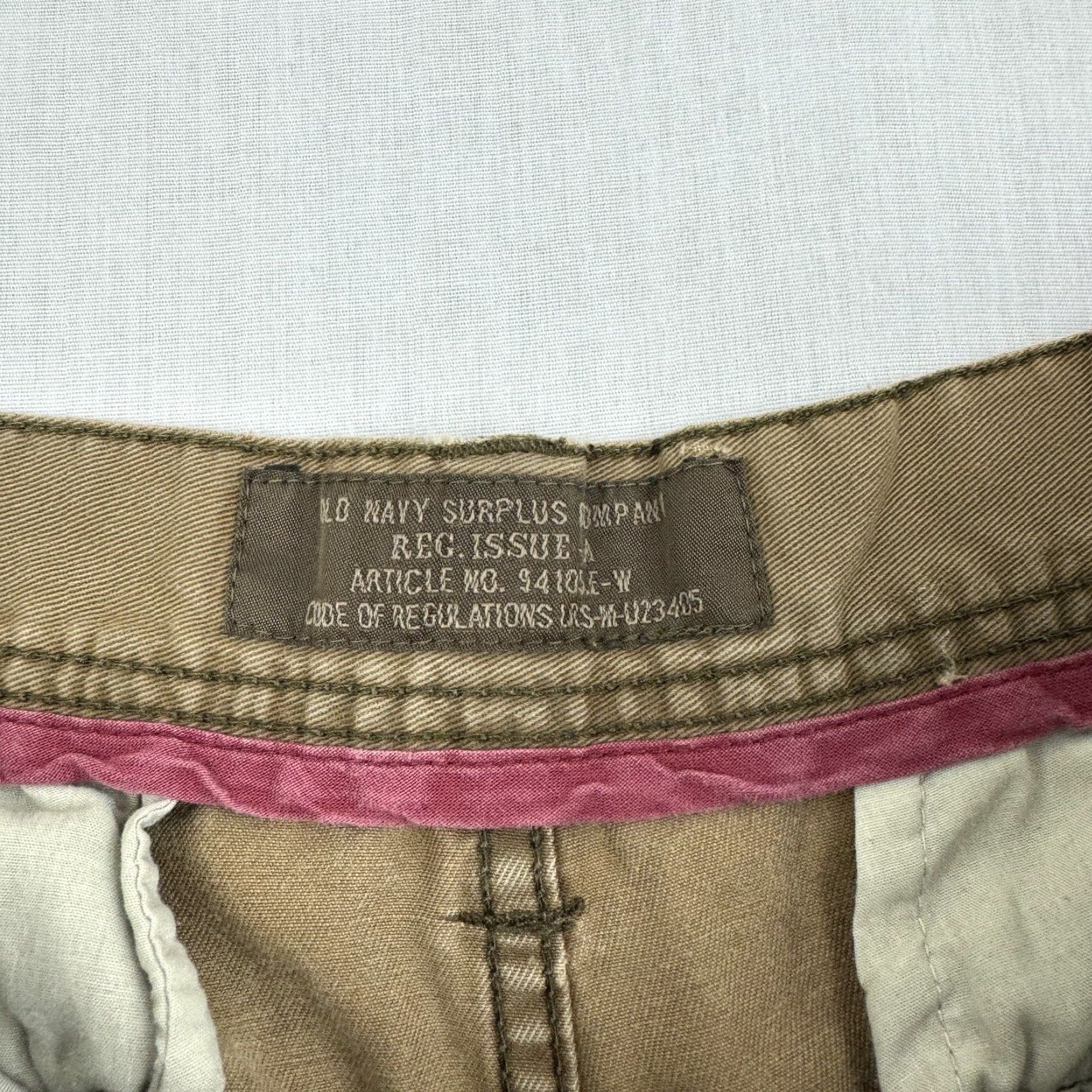 Old Navy VINTAGE Old Navy Cargo Shorts Men 33 Brown Casual Grunge Y2K 90s Skater Bags Baggy Size US 33 - 3 Thumbnail