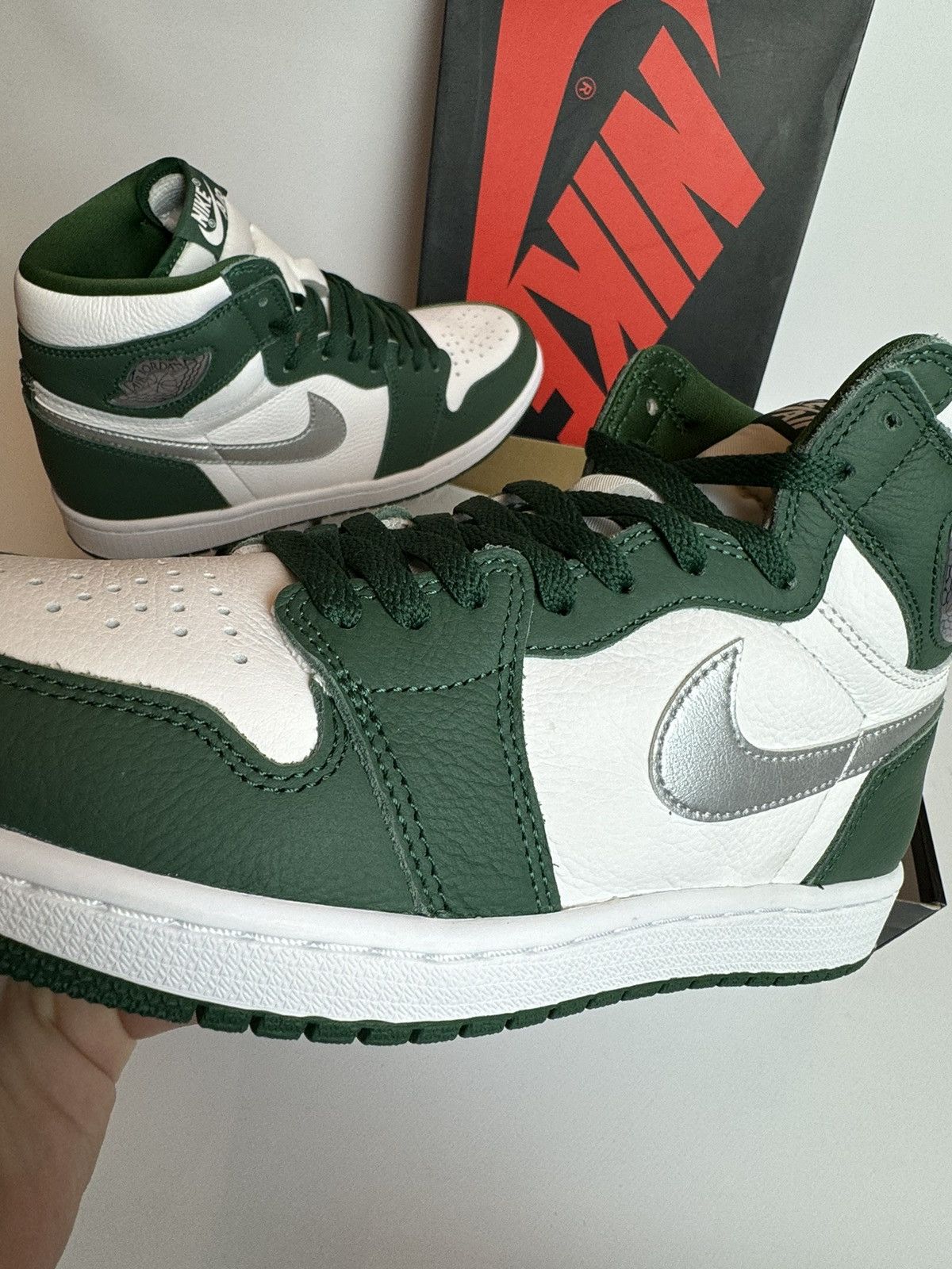 Jordan Brand × Nike New Original Nike Air Jordan 1 Retro High Og DZ5485 303 Size US 9 / EU 42 - 4 Thumbnail