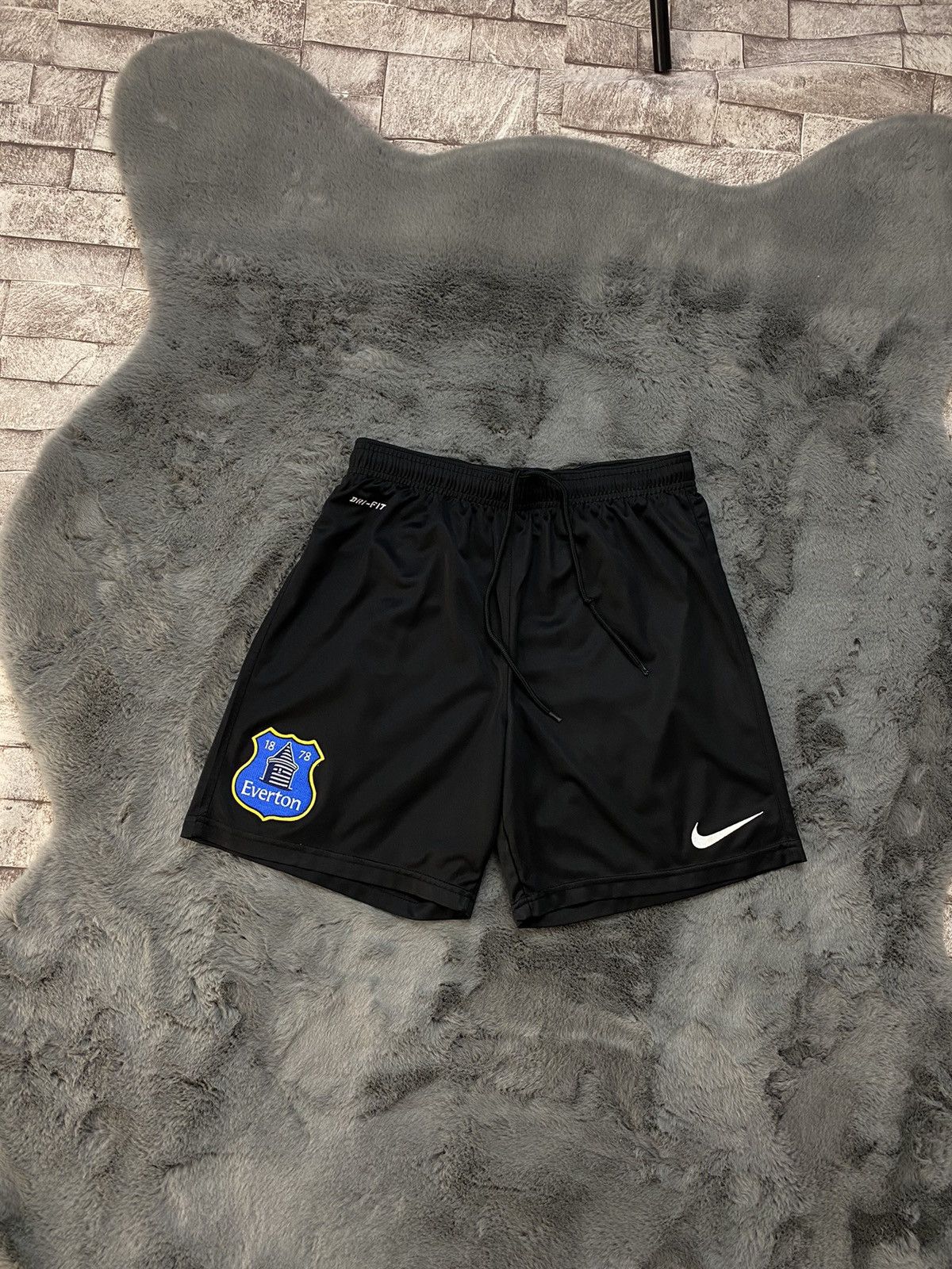 Nike × Vintage Soccer Nike Dri Fit Everton Vintage Shorts S Size US 32 / EU 48 - 1 Thumbnail